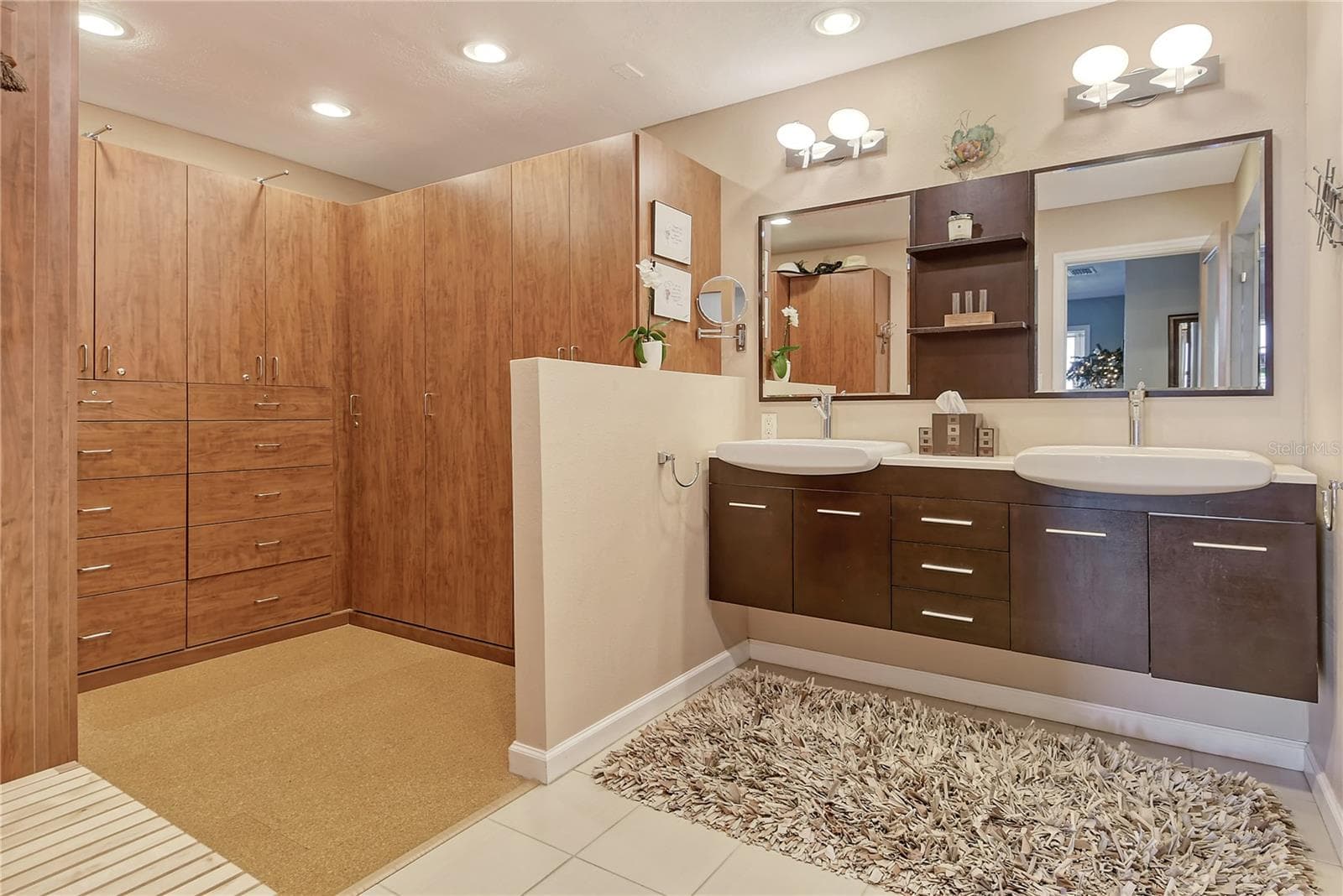 "En Suite" Bathroom! - 4800 GULF OF MEXICO DR #205, LONGBOAT KEY