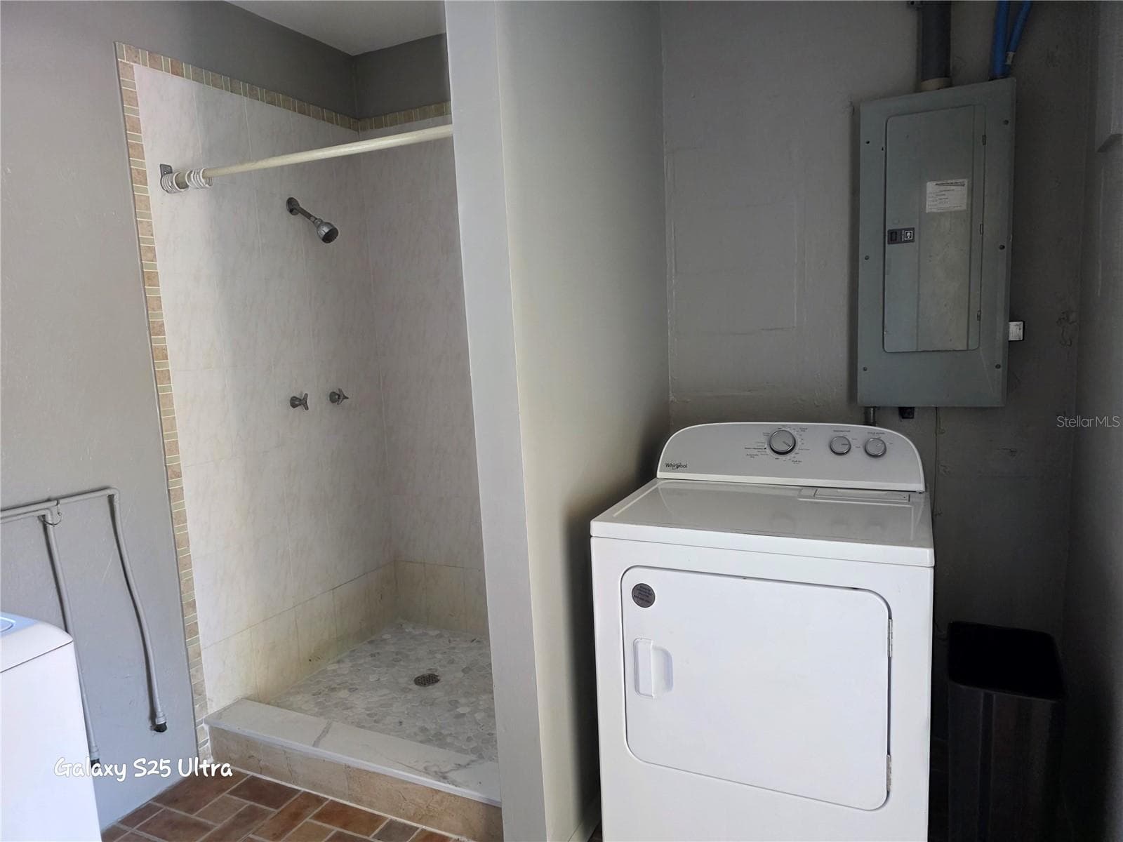 Laundry room with fully functional shower - 15601 ALMA AVE, CLEARWATER