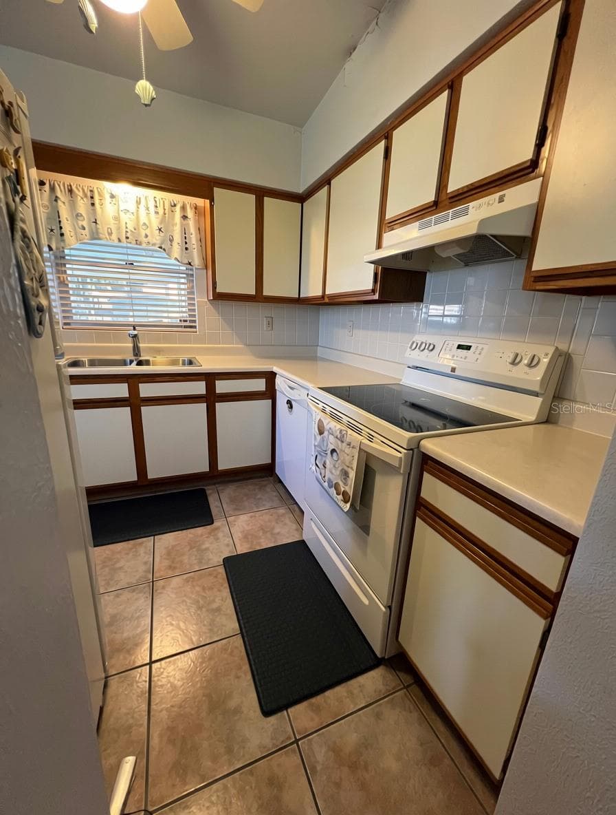 Kitchen - 1118 COURTLAND ST, ORLANDO