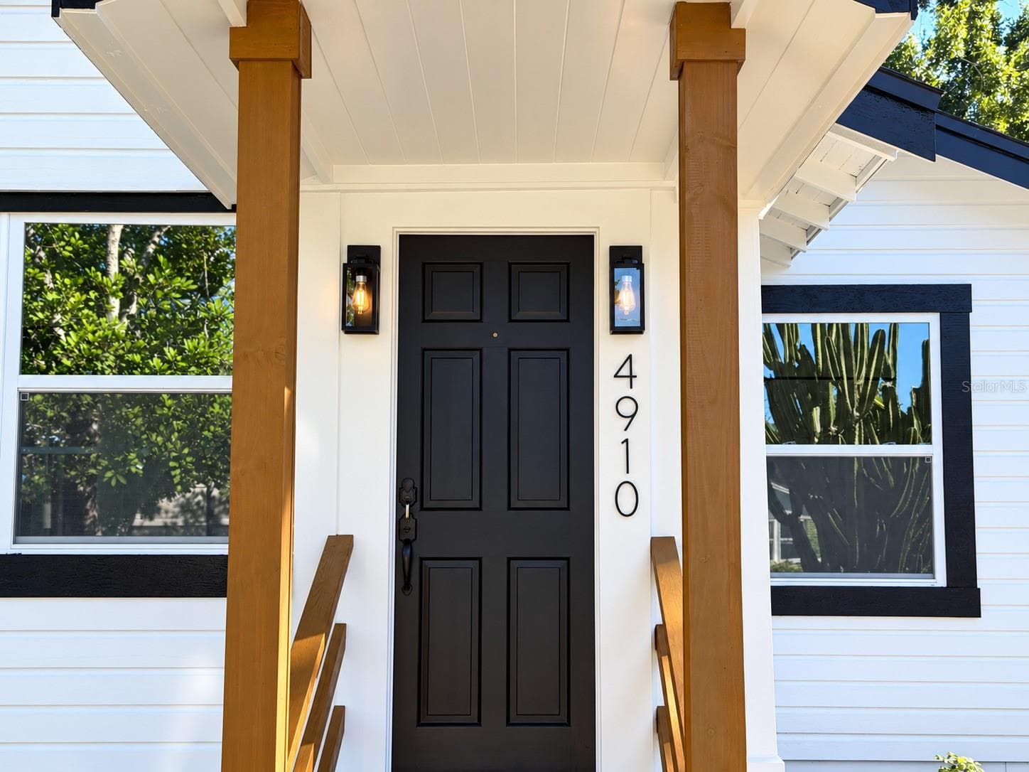 Single Family Residence at 4910 ROSEDALE PL N, ST PETERSBURG, photo 2 of 28