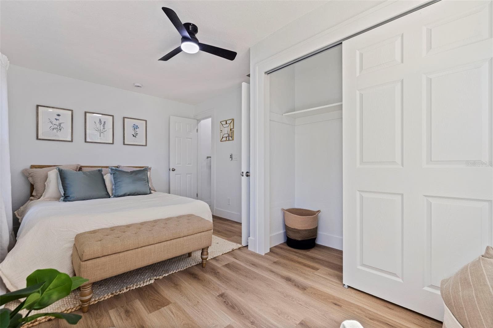 Single Family Residence at 4910 ROSEDALE PL N, ST PETERSBURG, photo 14 of 28
