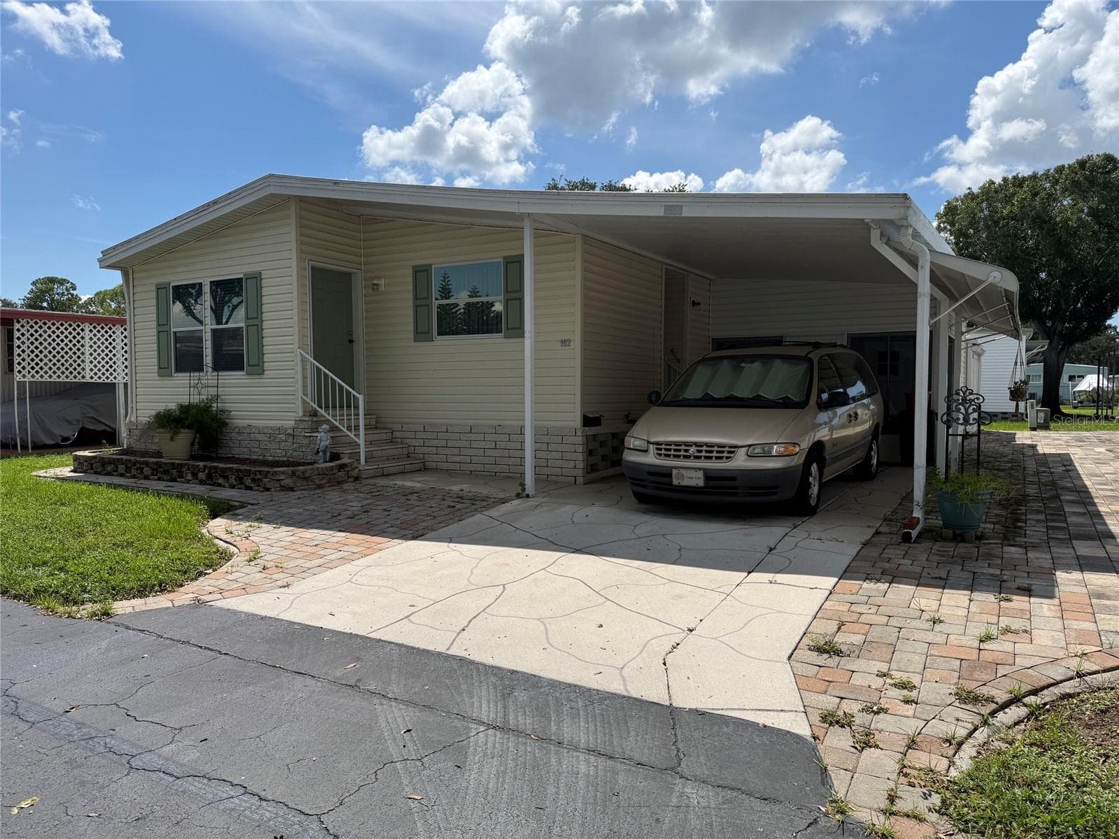 Manufactured Home at 7880 54TH AVE N #102, ST PETERSBURG, photo 2 of 43