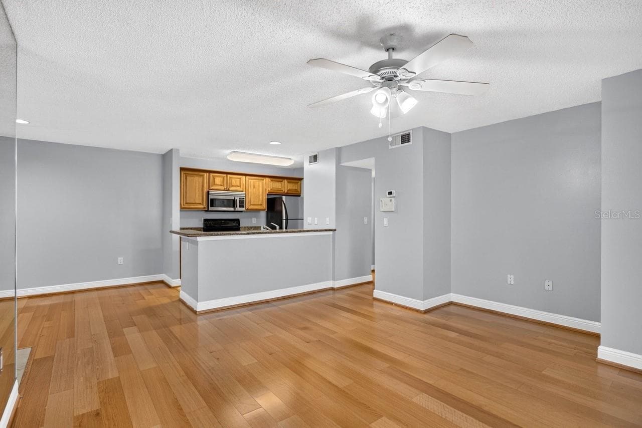 Condominium at 4211 CHATHAM OAK CT #111, TAMPA, photo 8 of 38