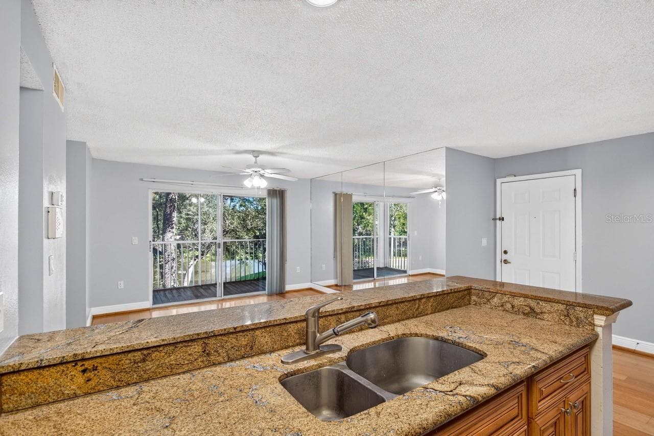 Condominium at 4211 CHATHAM OAK CT #111, TAMPA, photo 9 of 38