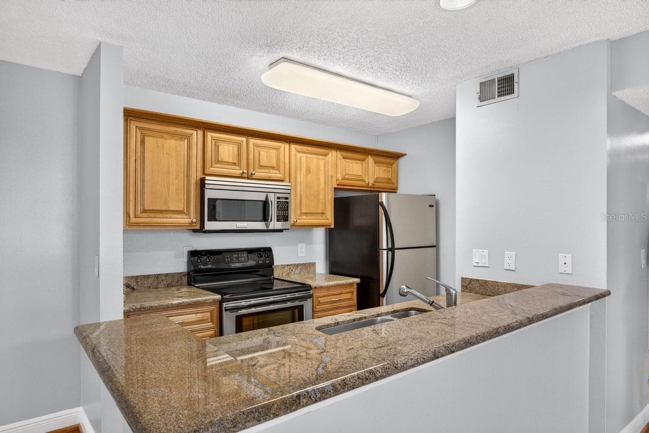 Condominium at 4211 CHATHAM OAK CT #111, TAMPA, photo 10 of 38