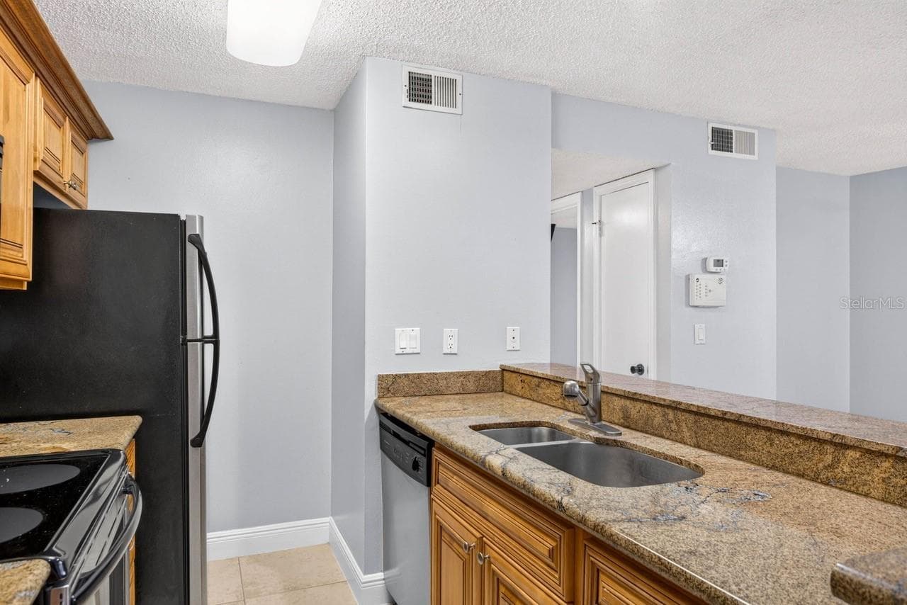 Condominium at 4211 CHATHAM OAK CT #111, TAMPA, photo 12 of 38