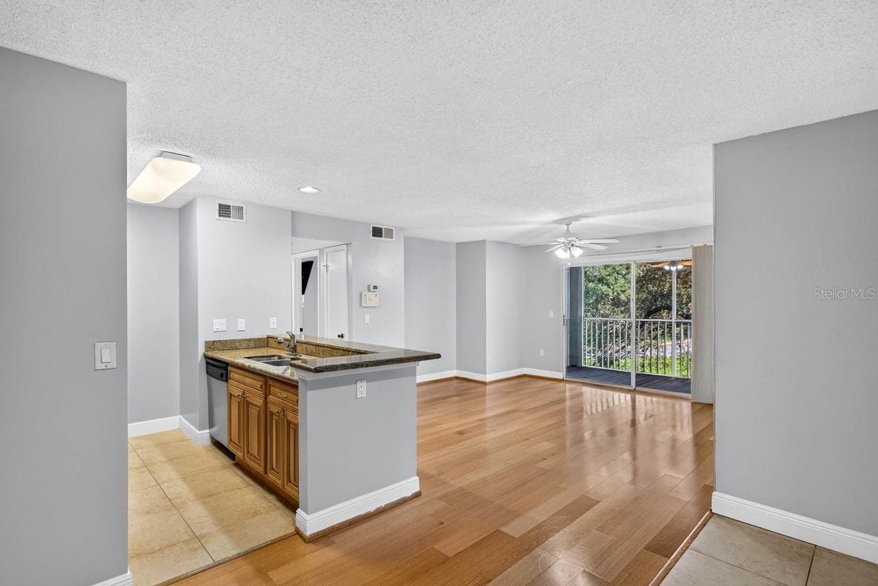Condominium at 4211 CHATHAM OAK CT #111, TAMPA, photo 13 of 38