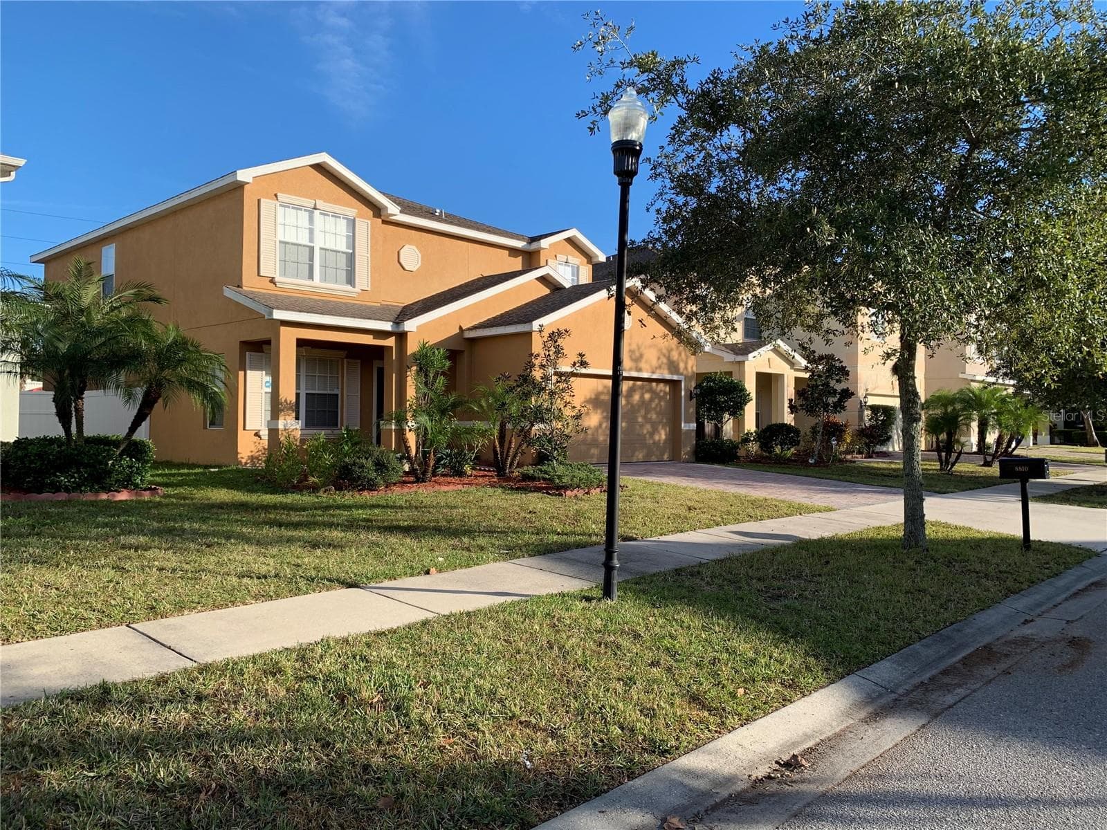 Single Family Residence at 8810 CAMERON CREST DR, TAMPA, photo 2 of 31