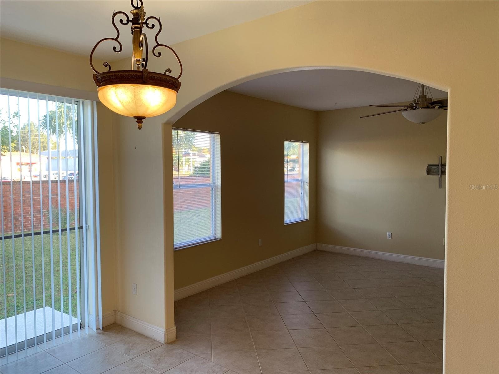 Single Family Residence at 8810 CAMERON CREST DR, TAMPA, photo 5 of 31