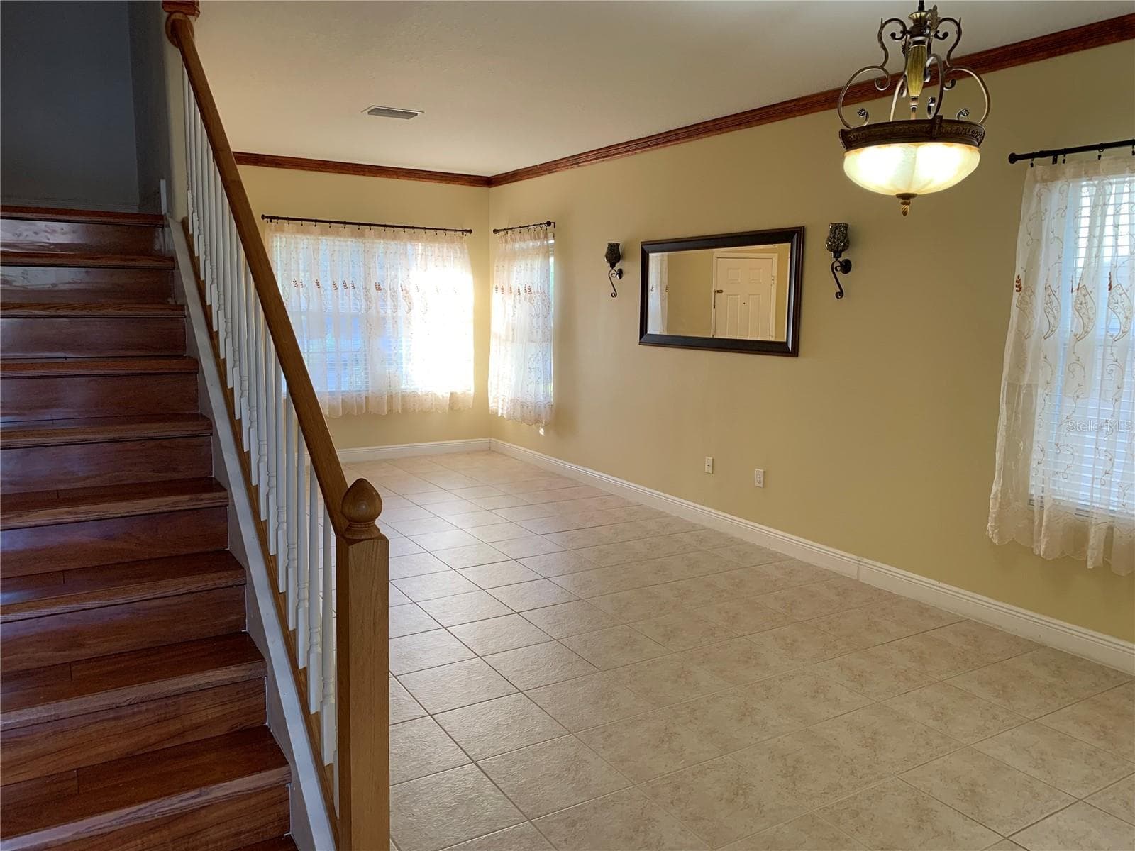 Single Family Residence at 8810 CAMERON CREST DR, TAMPA, photo 6 of 31