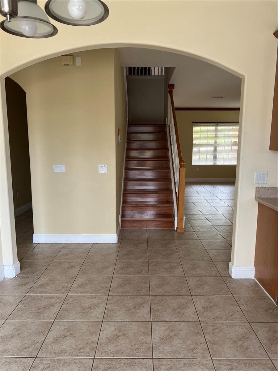 Single Family Residence at 8810 CAMERON CREST DR, TAMPA, photo 8 of 31