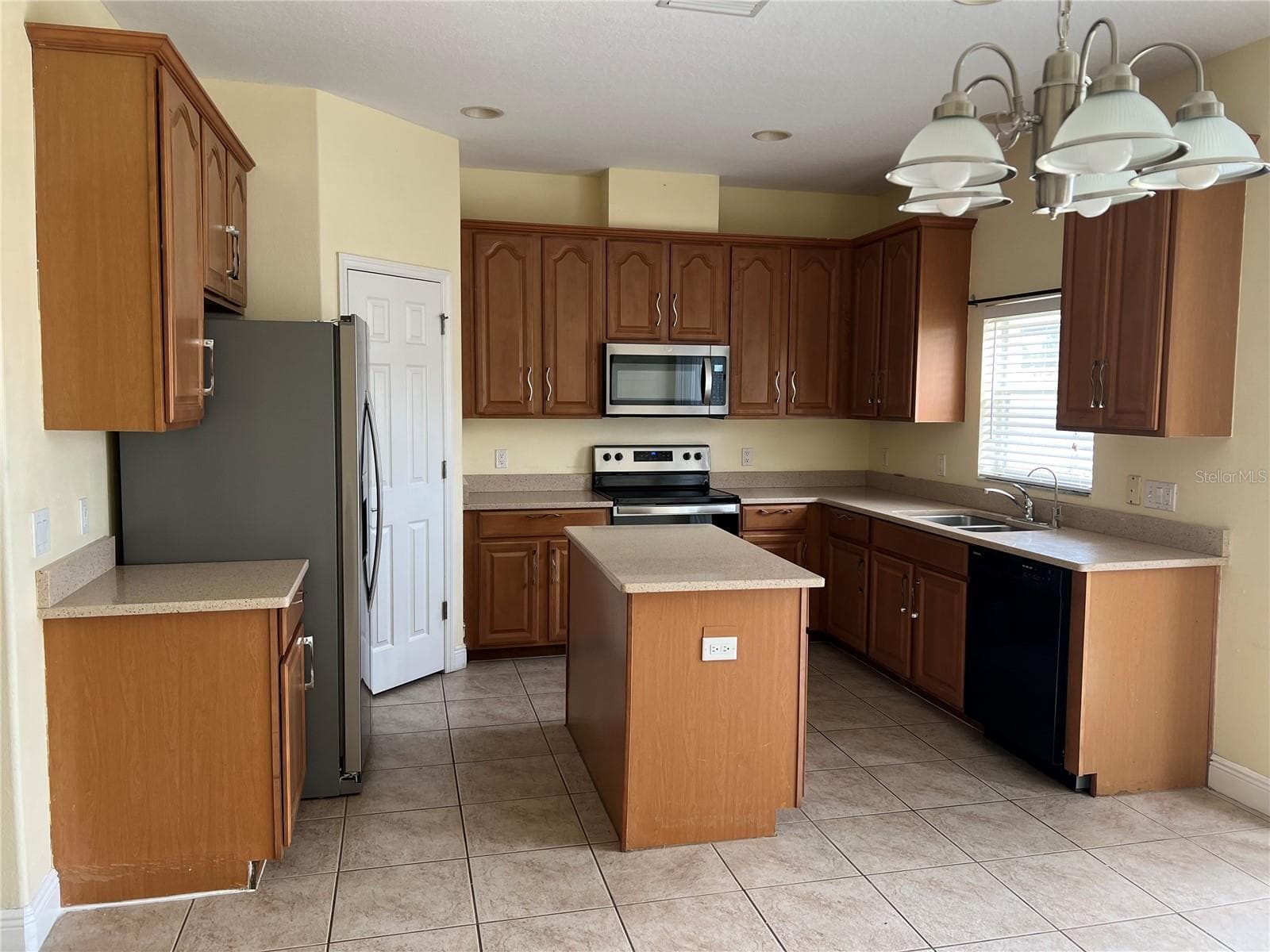 Single Family Residence at 8810 CAMERON CREST DR, TAMPA, photo 10 of 31