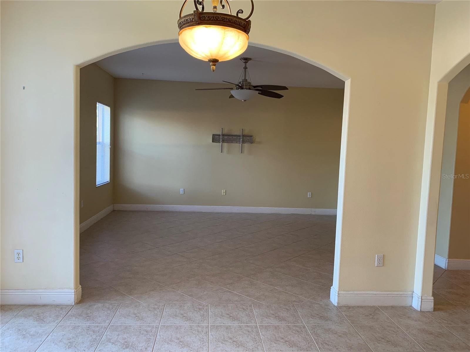 Single Family Residence at 8810 CAMERON CREST DR, TAMPA, photo 16 of 31