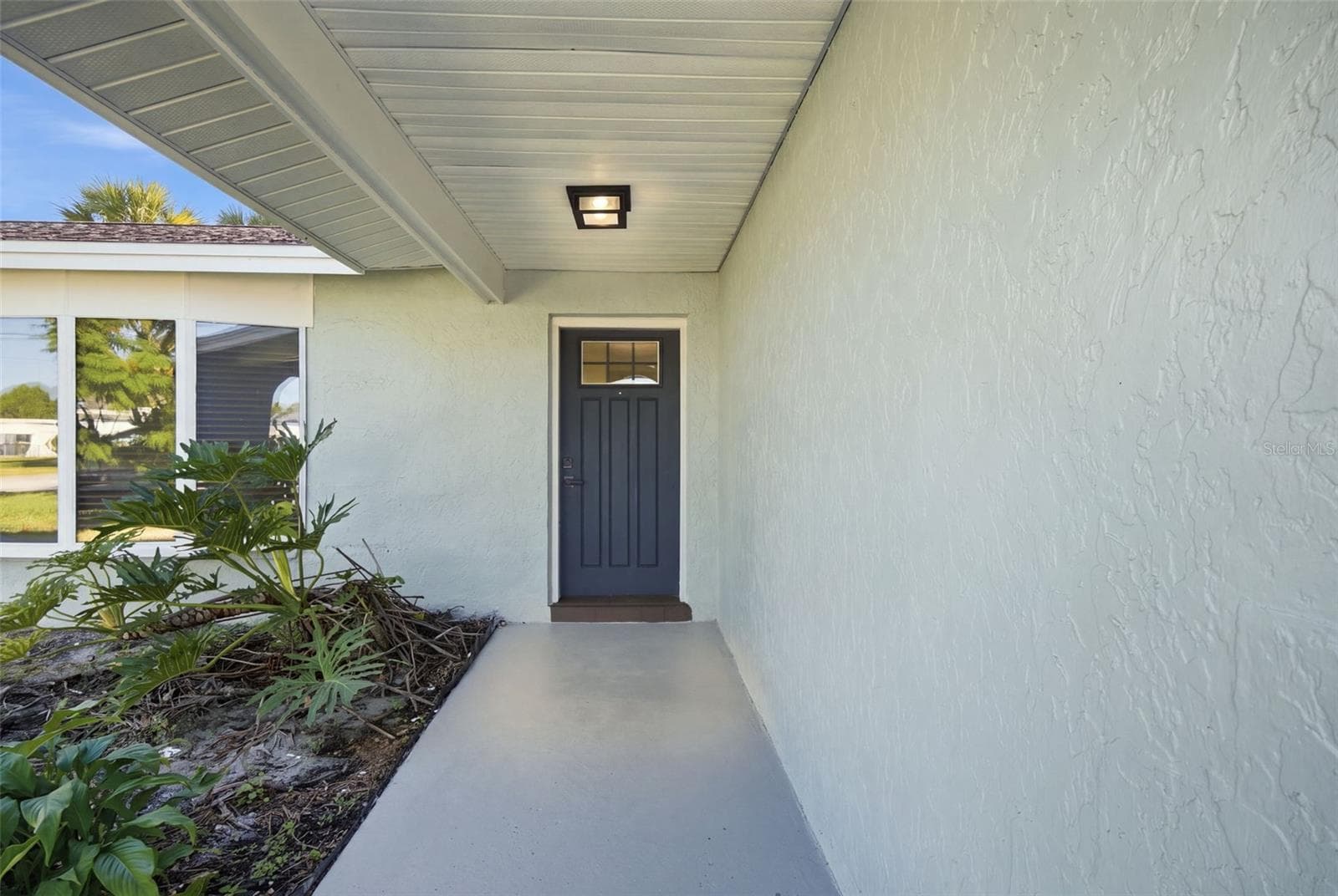 Single Family Residence at 12912 1ST ISLE, HUDSON, photo 4 of 51