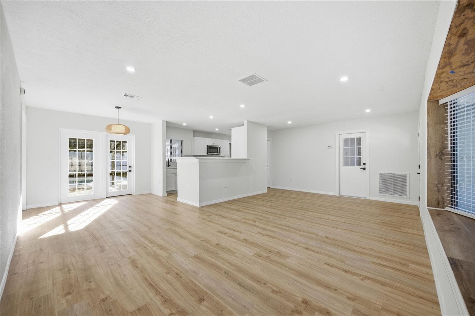 Single Family Residence at 12912 1ST ISLE, HUDSON, photo 5 of 51