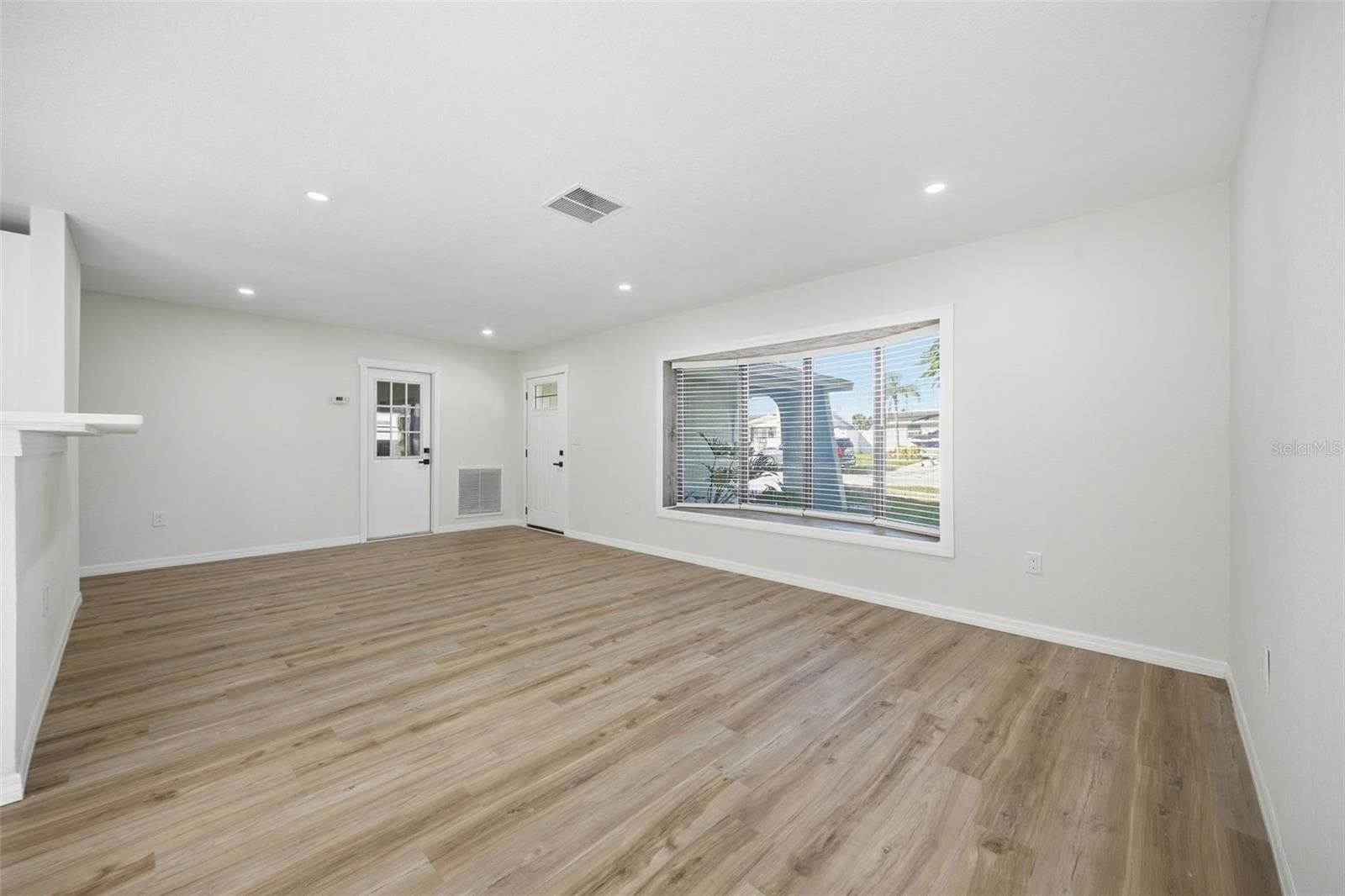 Single Family Residence at 12912 1ST ISLE, HUDSON, photo 6 of 51