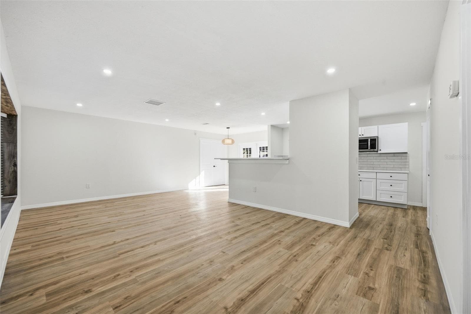 Single Family Residence at 12912 1ST ISLE, HUDSON, photo 9 of 51