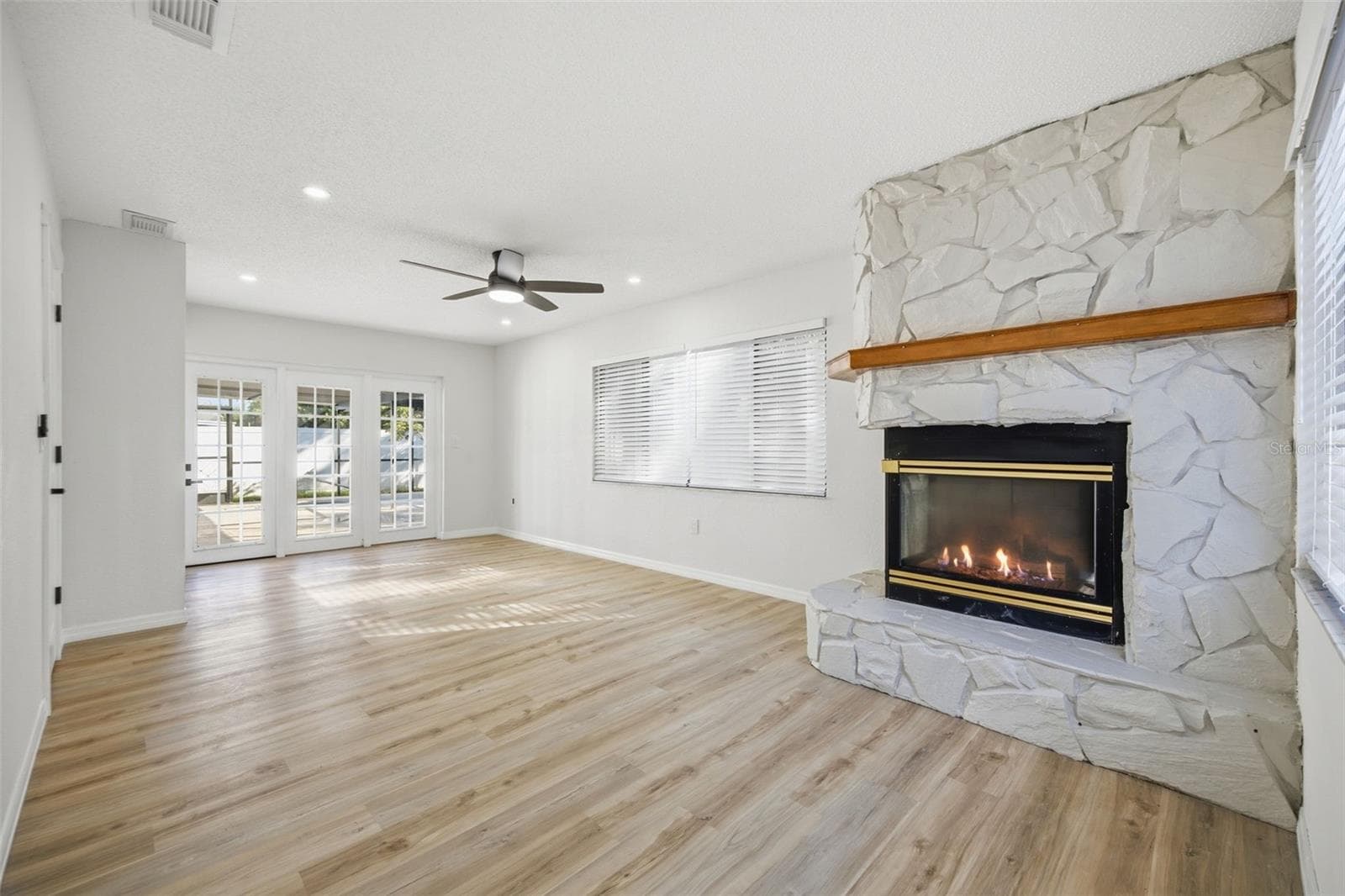 Single Family Residence at 12912 1ST ISLE, HUDSON, photo 10 of 51