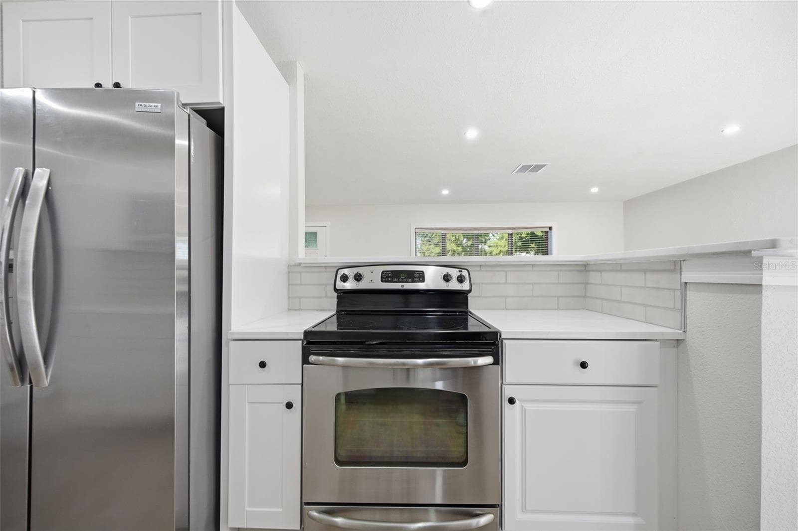 Single Family Residence at 12912 1ST ISLE, HUDSON, photo 12 of 51