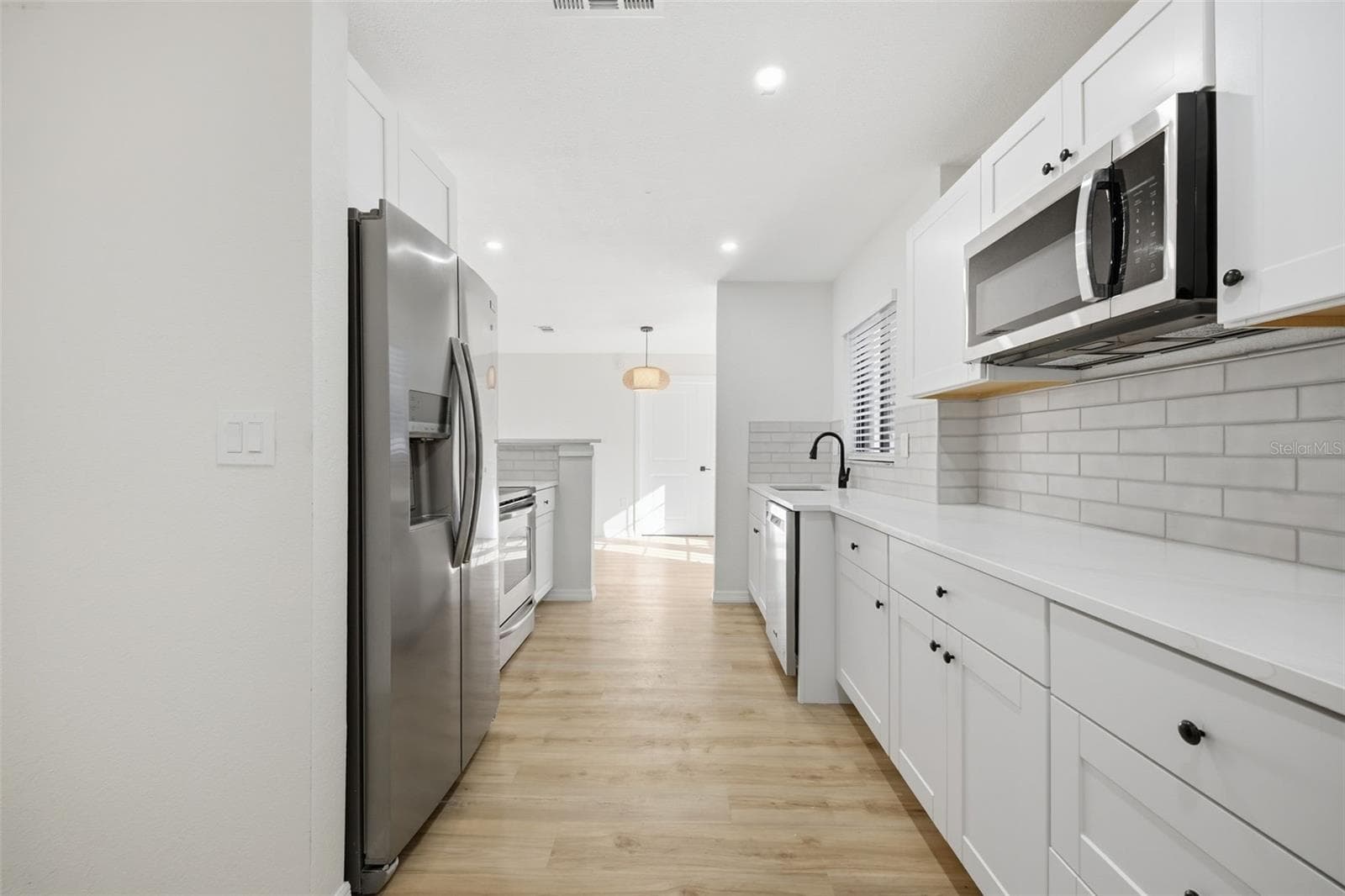 Single Family Residence at 12912 1ST ISLE, HUDSON, photo 15 of 51