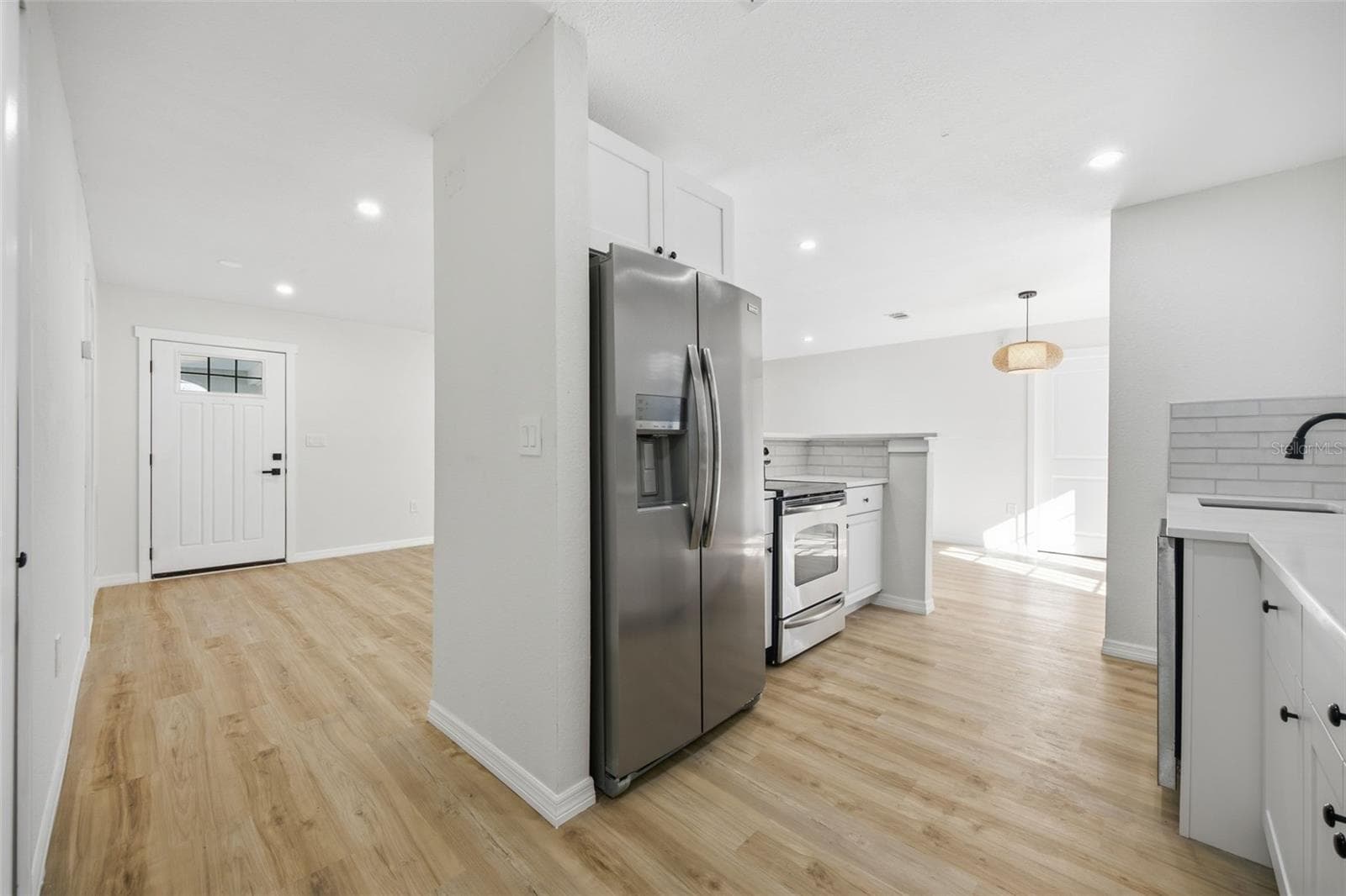 Single Family Residence at 12912 1ST ISLE, HUDSON, photo 16 of 51