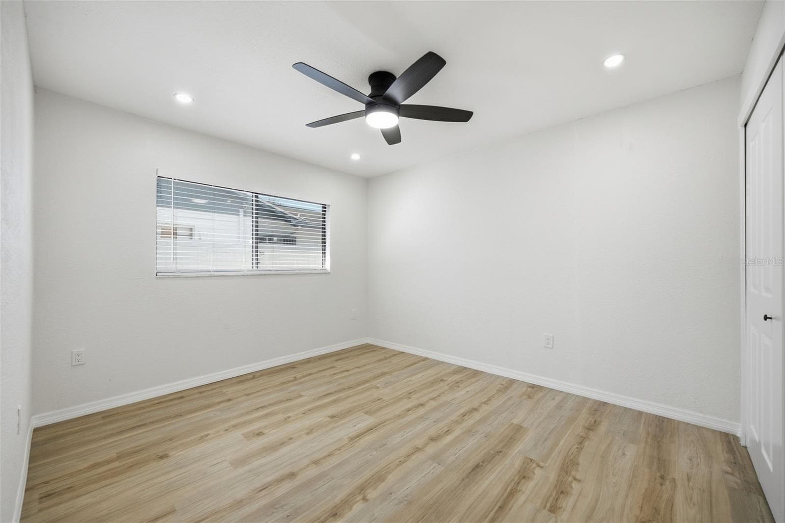 Single Family Residence at 12912 1ST ISLE, HUDSON, photo 18 of 51