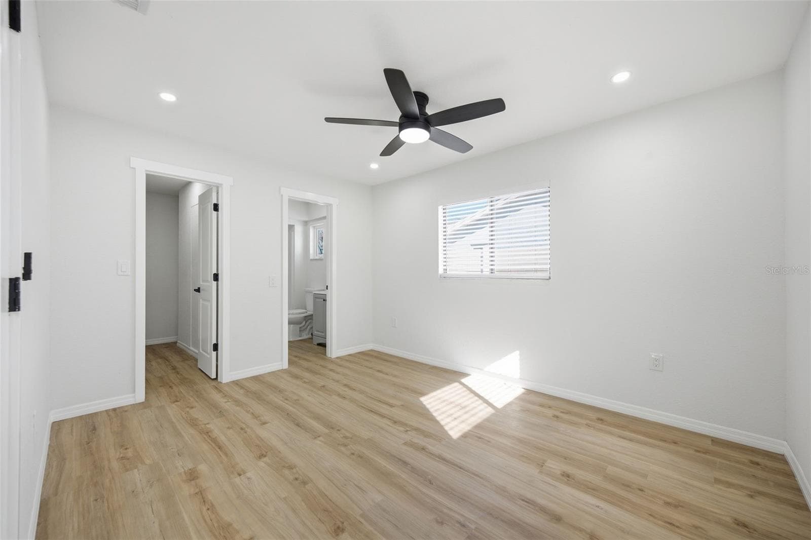 Single Family Residence at 12912 1ST ISLE, HUDSON, photo 20 of 51
