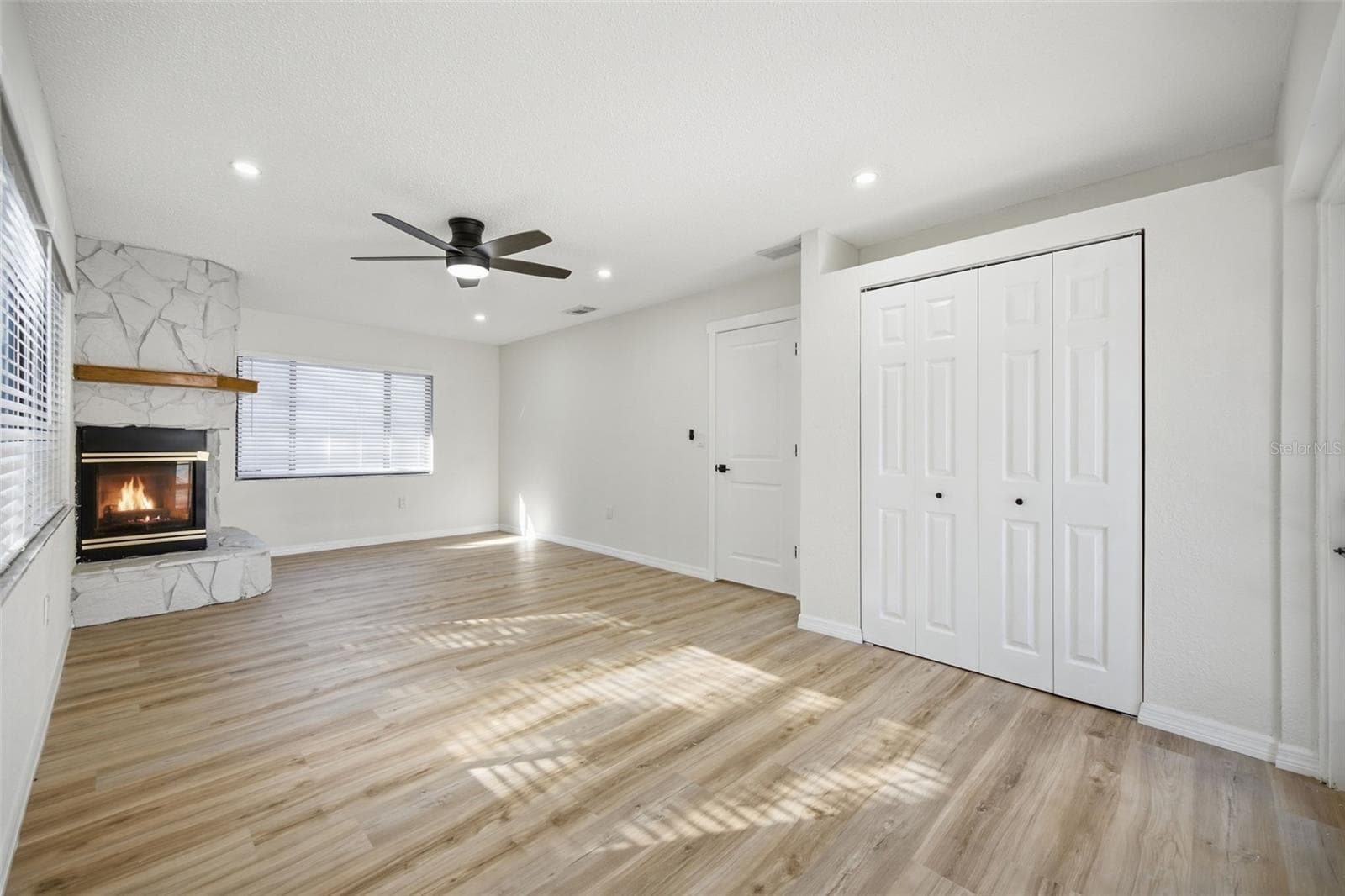 Single Family Residence at 12912 1ST ISLE, HUDSON, photo 23 of 51