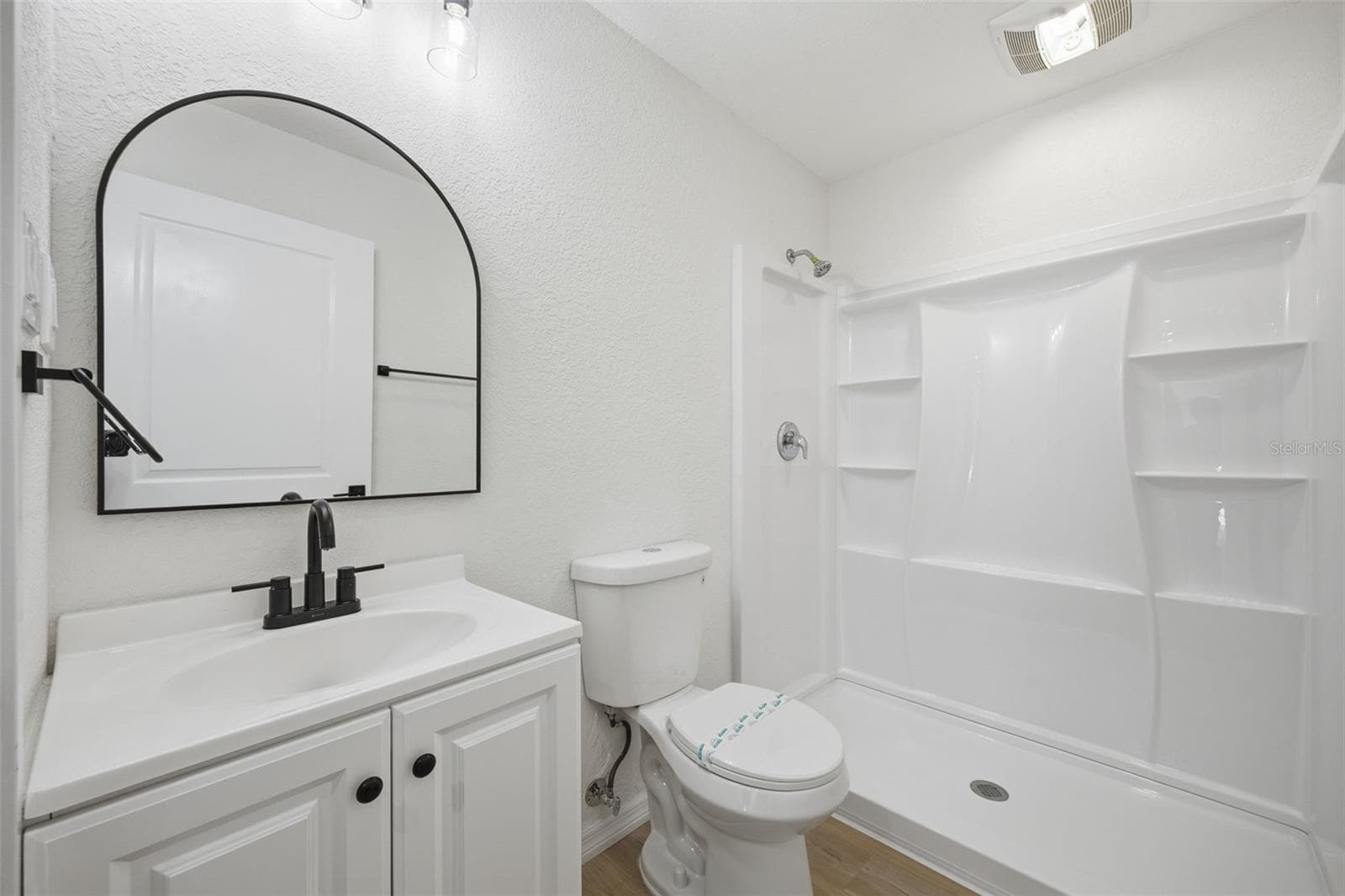 Single Family Residence at 12912 1ST ISLE, HUDSON, photo 25 of 51