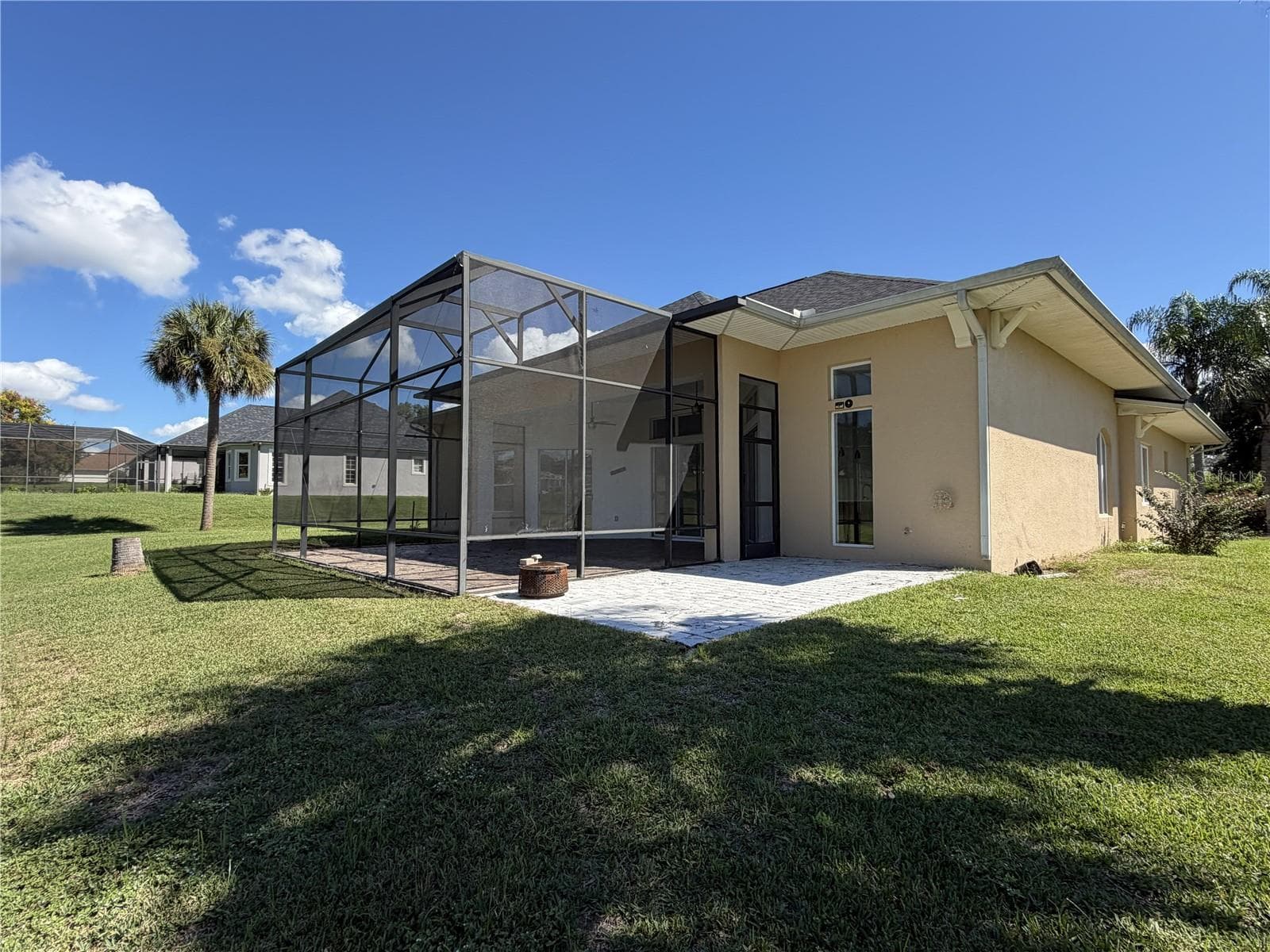 Screened lanai and outside patio area. - 39539 HARBOR HILLS BLVD, LADY LAKE