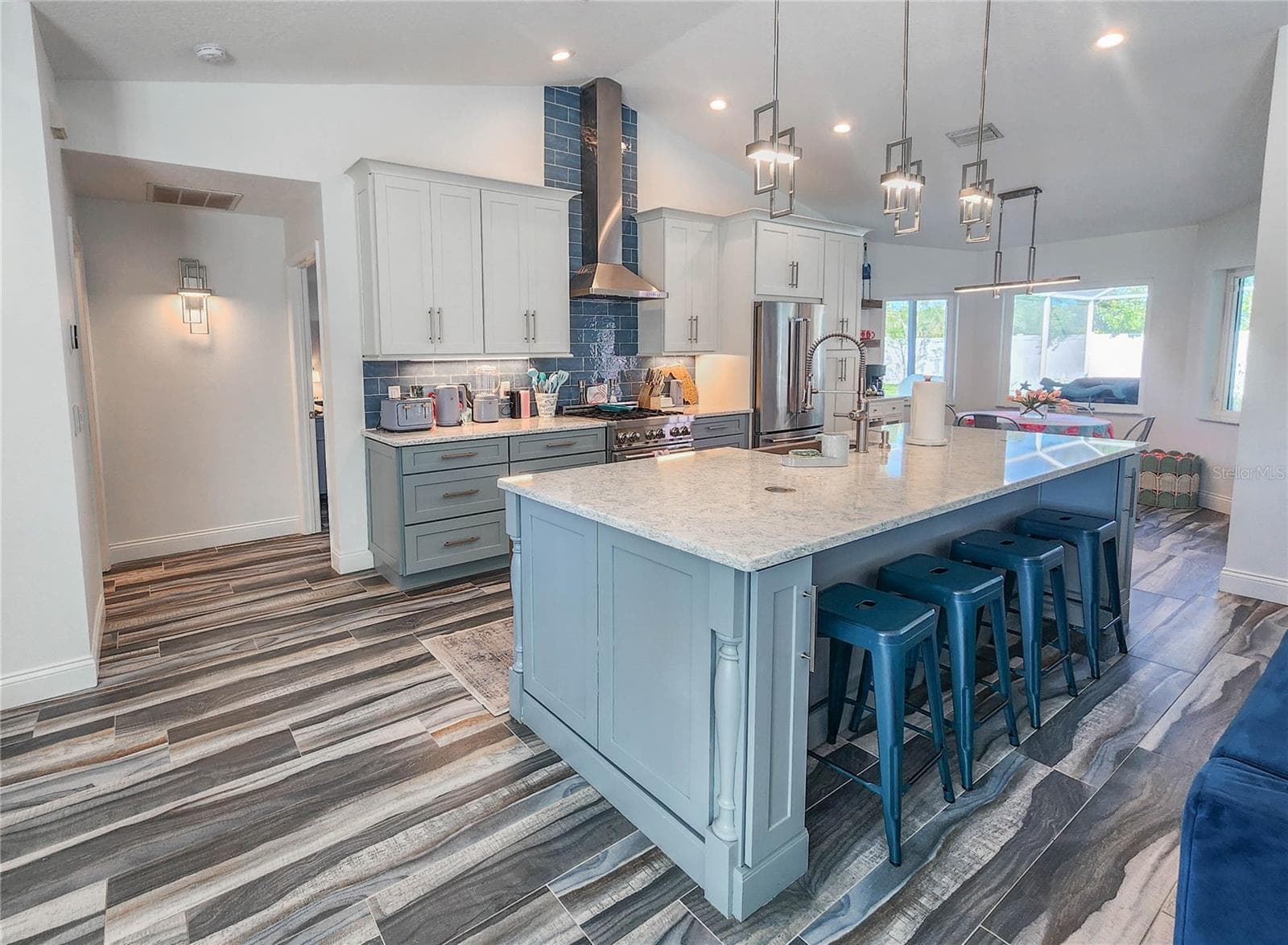 Kitchen built for chefs and entertaining - 118 FERNDALE LN, PALM COAST