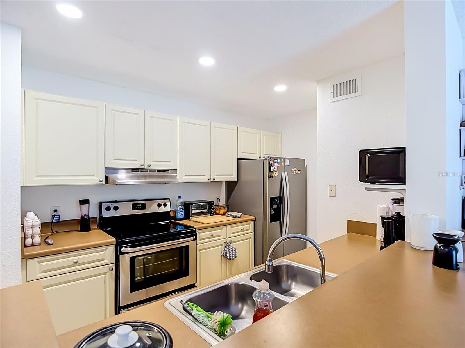 Condominium at 9481 HIGHLAND OAK DR #1202, TAMPA, photo 15 of 42