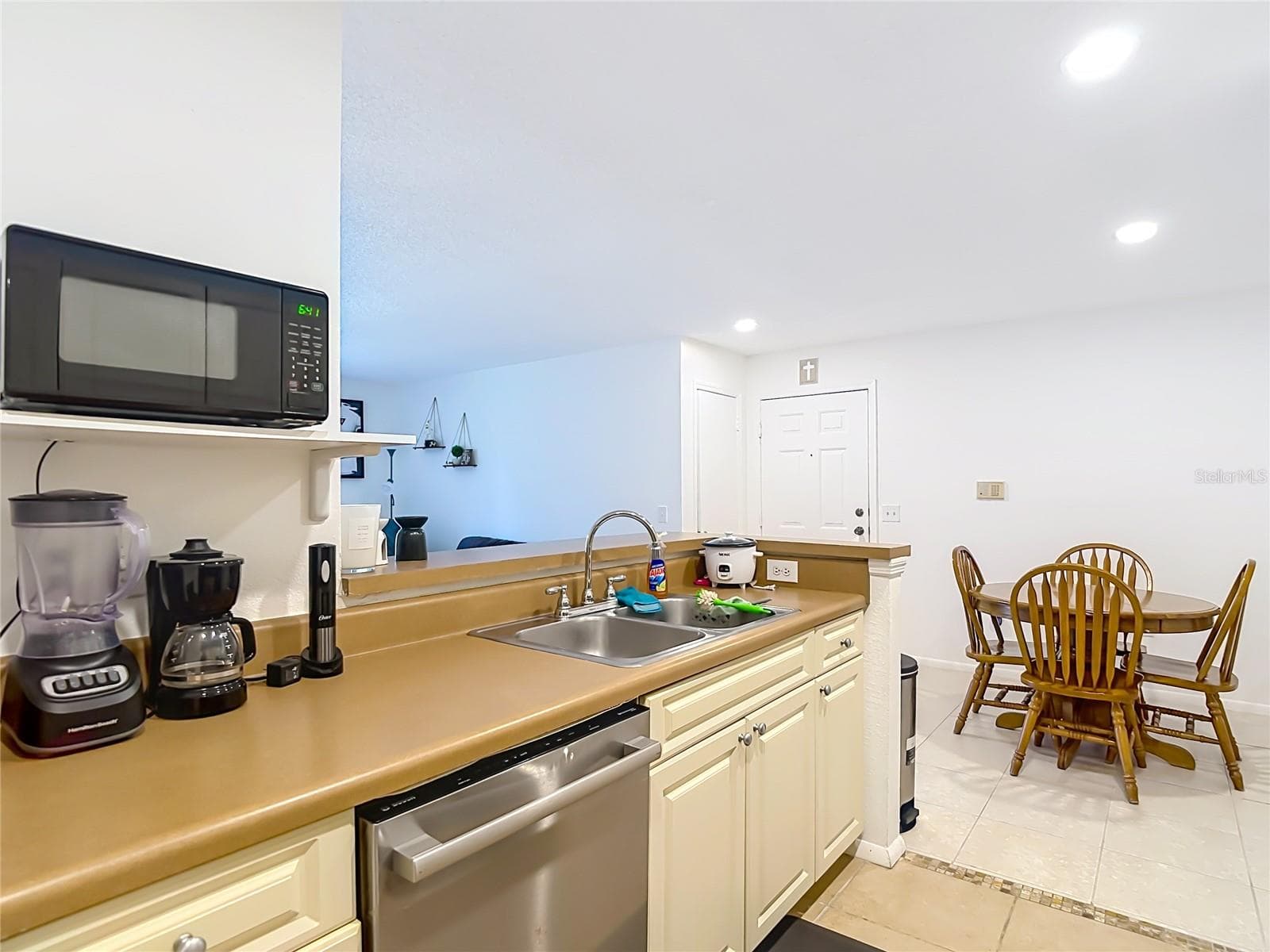 Condominium at 9481 HIGHLAND OAK DR #1202, TAMPA, photo 17 of 42