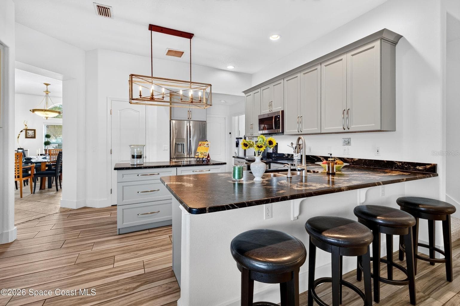 Breakfast bar seating for casual dining - 3726 SUNWARD DR, MERRITT ISLAND