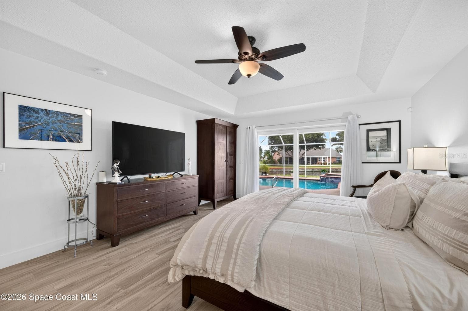 Primary suite with pool and lake views - 3726 SUNWARD DR, MERRITT ISLAND