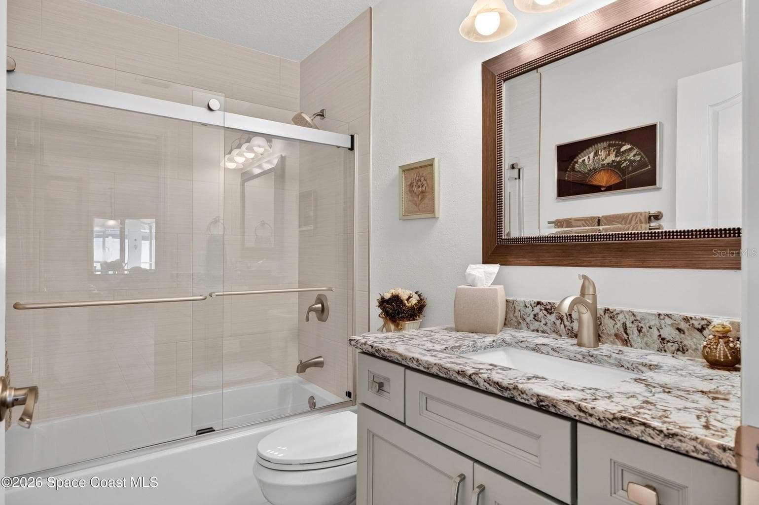 Guest bath with granite vanity - 3726 SUNWARD DR, MERRITT ISLAND