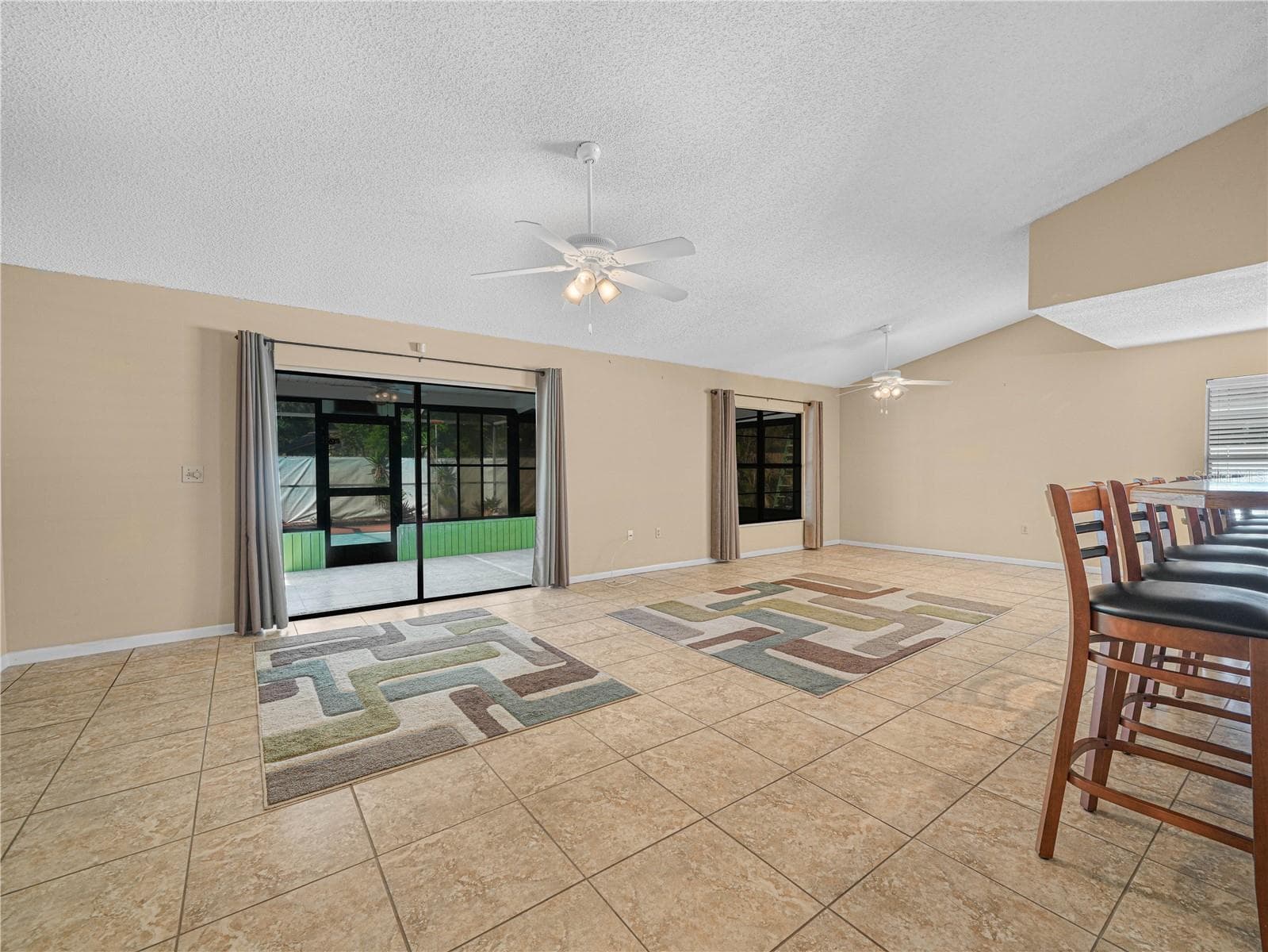 Living Room - 812 SANDALWOOD DR, PLANT CITY