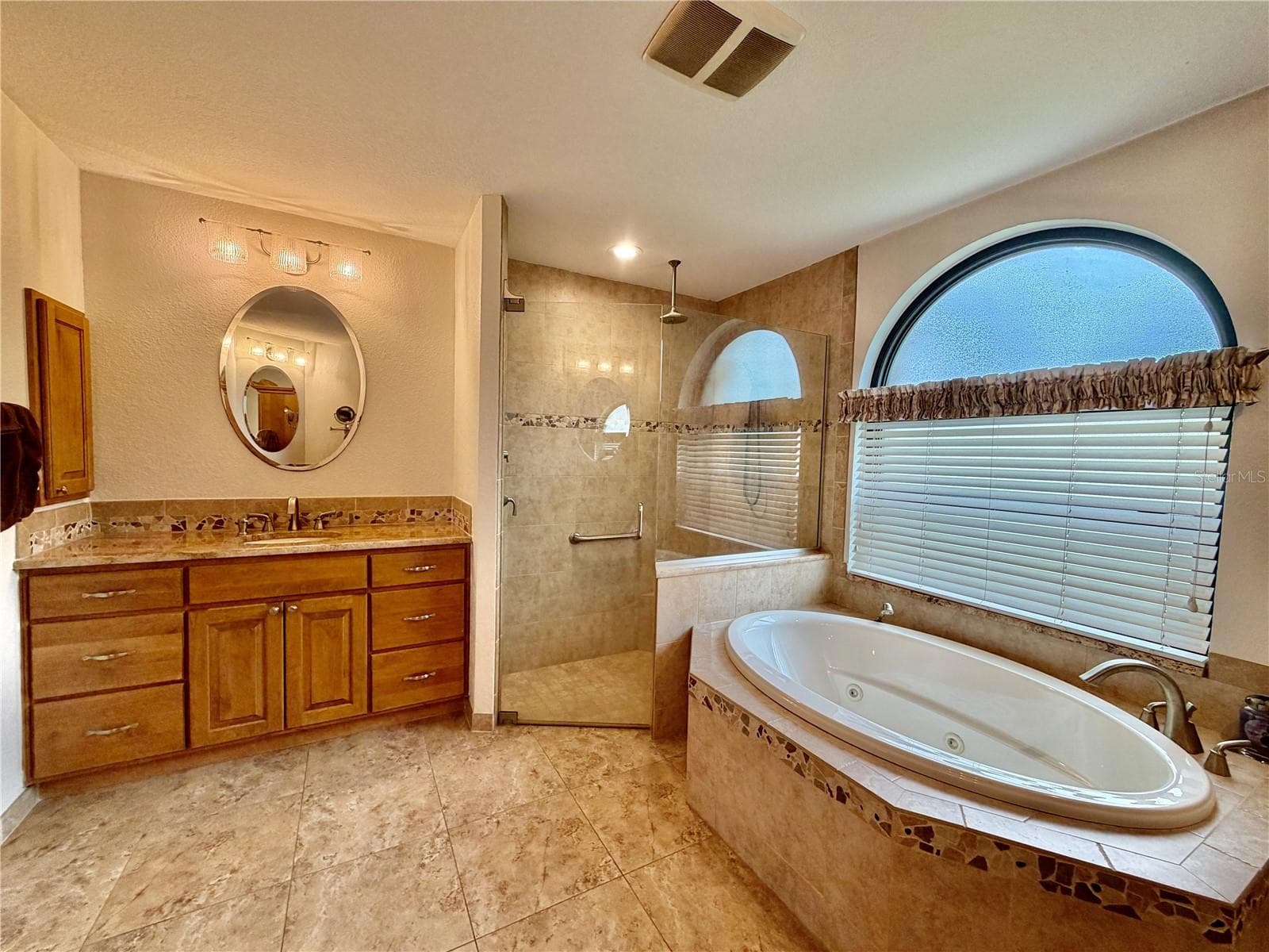 Jetted tub, walk-in shower, 2 vanities - 23411 MULLINS AVE, PORT CHARLOTTE