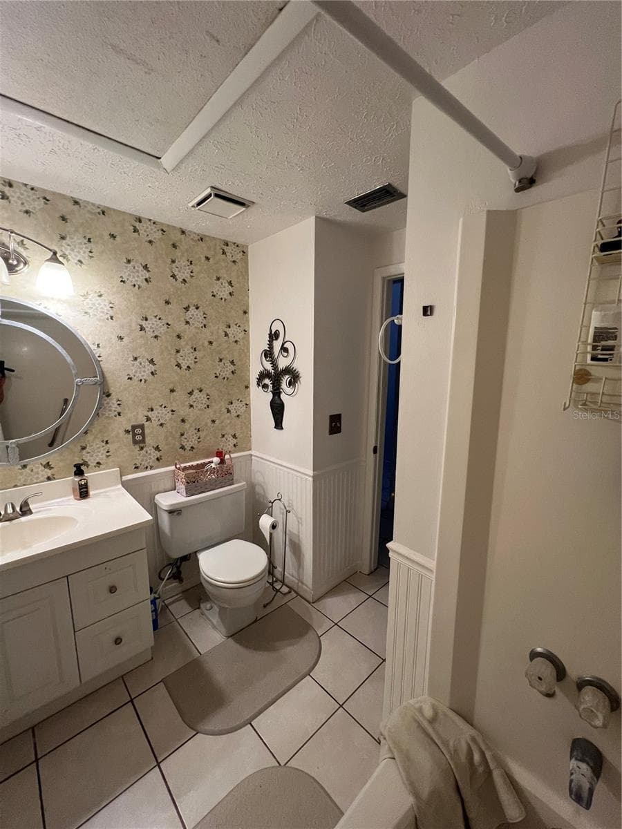 Guest bath - 4715 STONEPOINTE PL, TAMPA