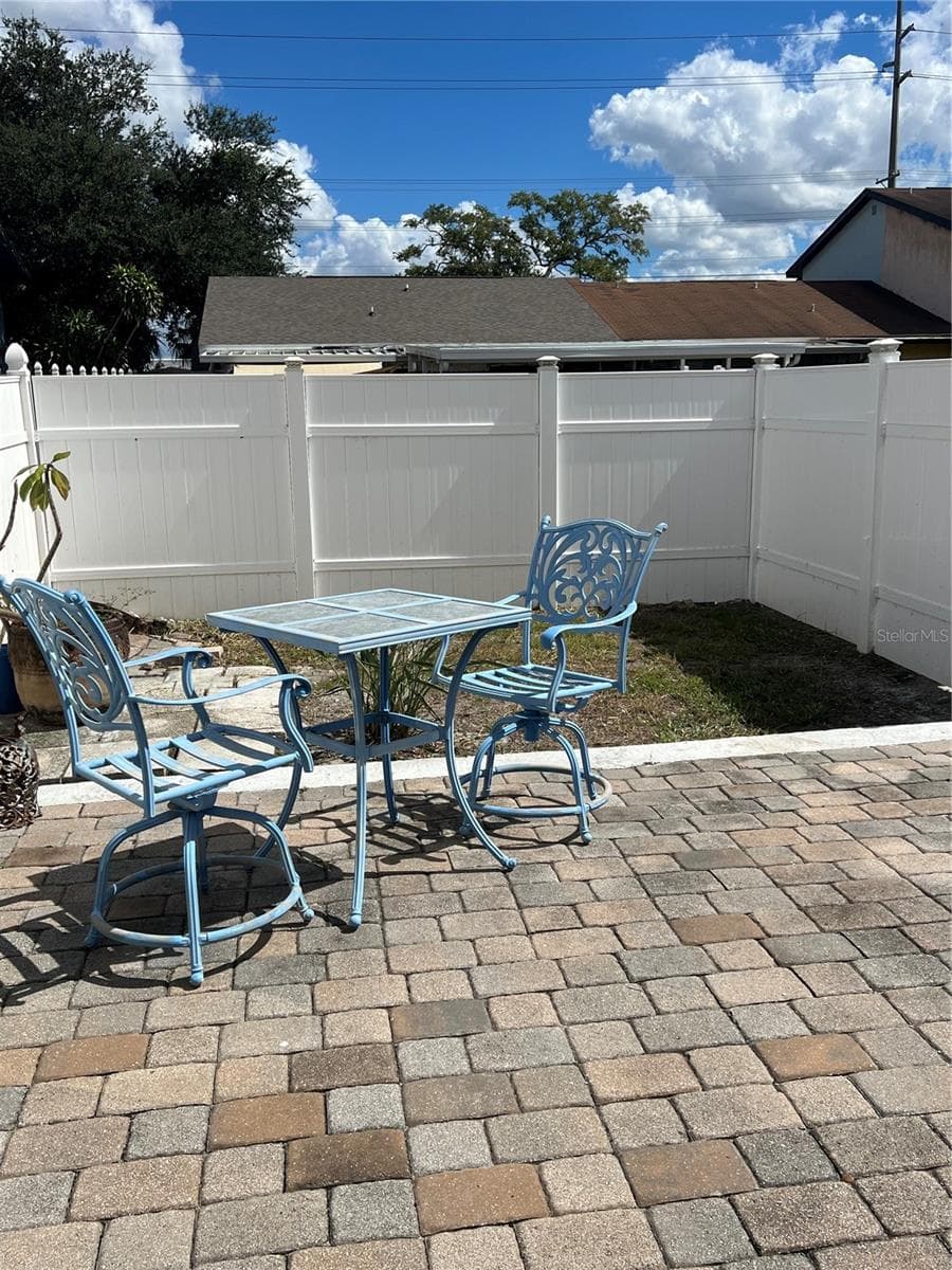 Back yard/ patio - 4715 STONEPOINTE PL, TAMPA