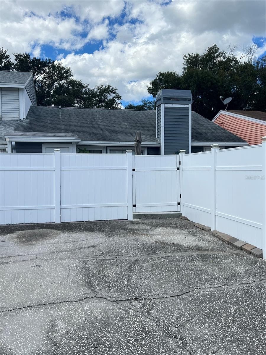 2 car parking area in back - 4715 STONEPOINTE PL, TAMPA