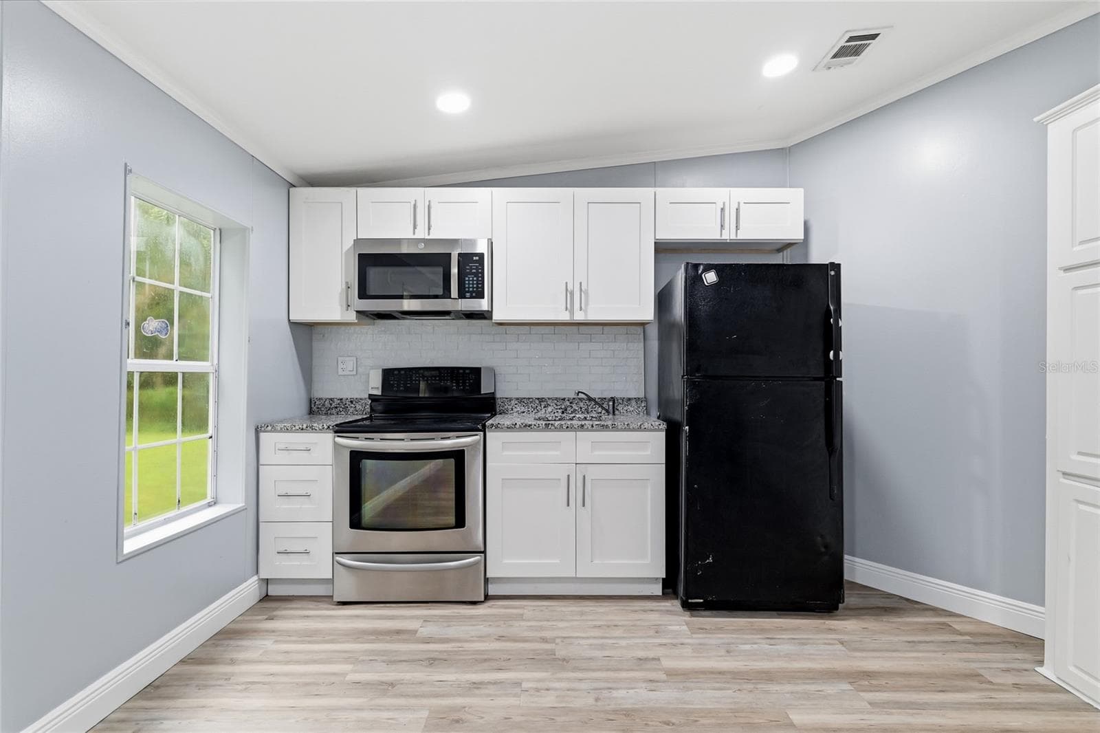 Manufactured Home at 12319 MEMORIAL HWY, TAMPA, photo 6 of 43