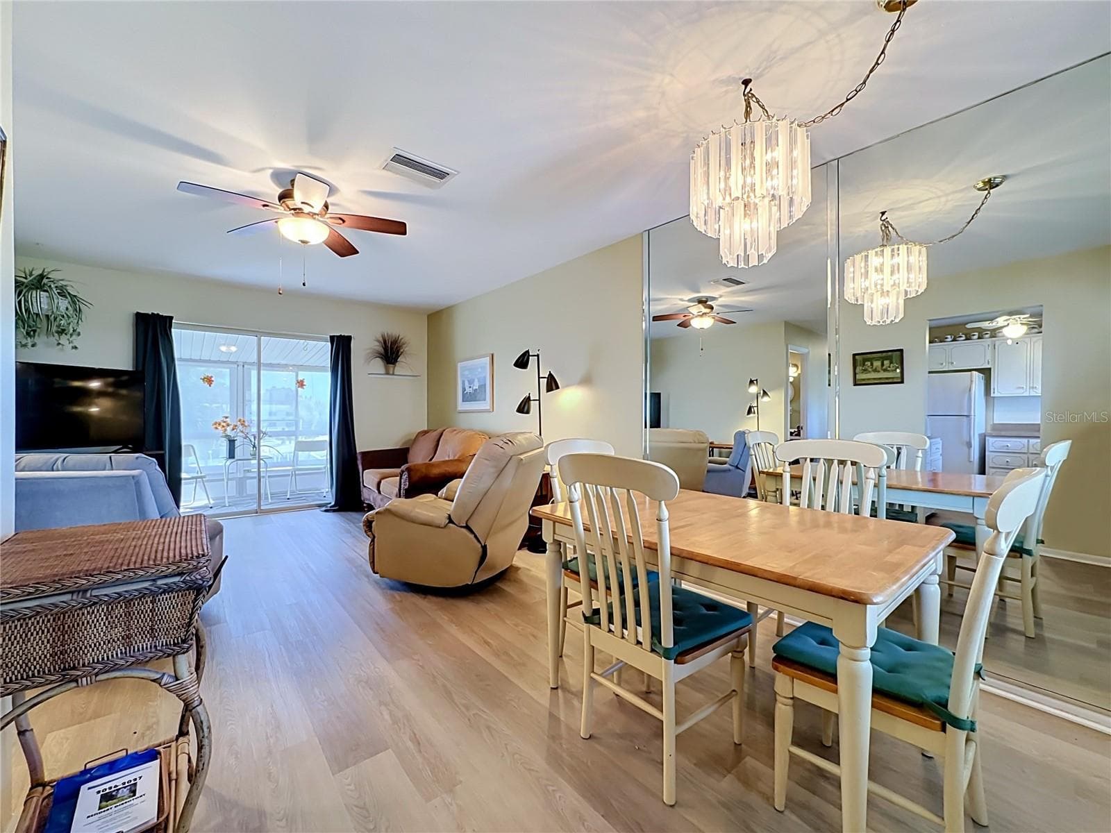 Living Room and Dinning Area Combo - 5898 17TH ST W #C31, BRADENTON