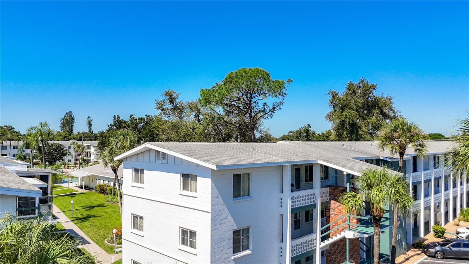 Desirable Top Floor Corner Unit - 5898 17TH ST W #C31, BRADENTON