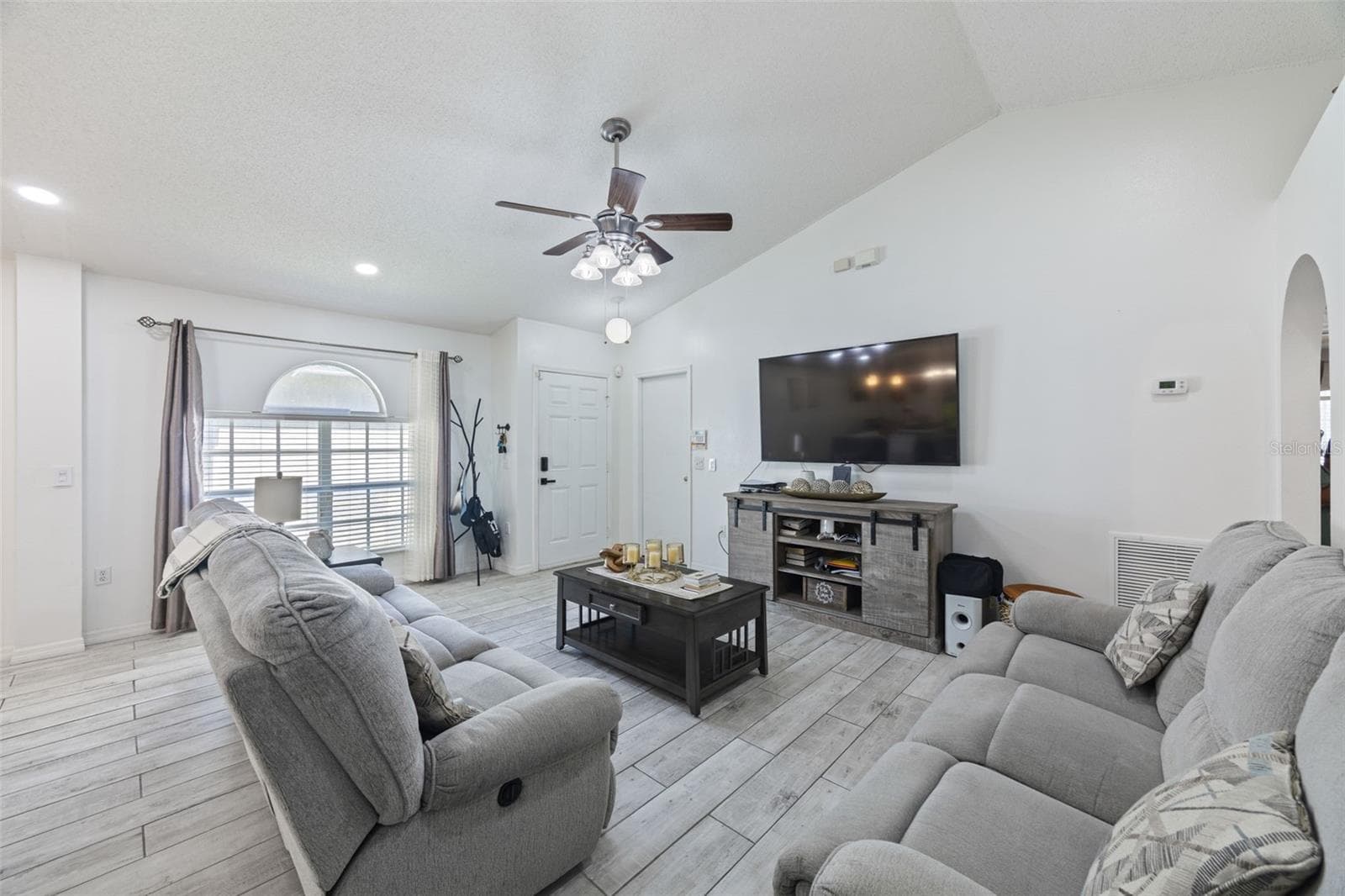 Single Family Residence at 1012 BRENTON LEAF DR, RUSKIN, photo 7 of 34