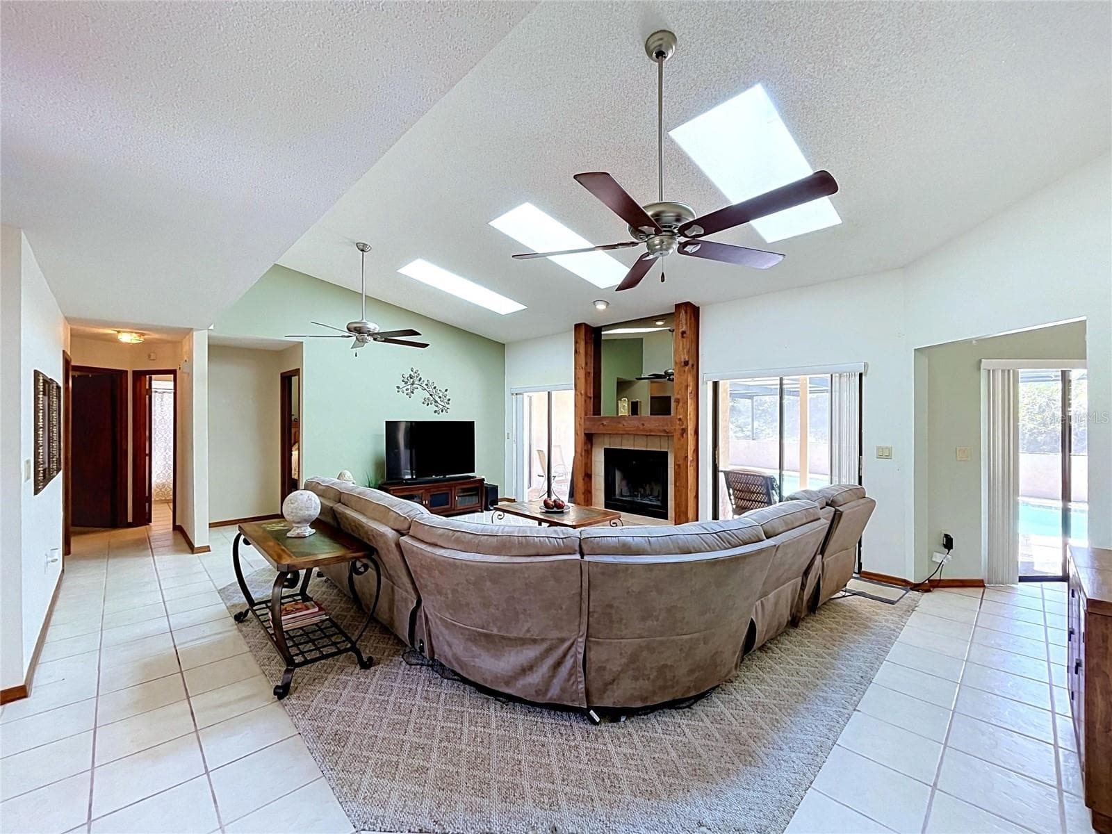 Single Family Residence at 154 ARCADIA AVE, SPRING HILL, photo 14 of 48