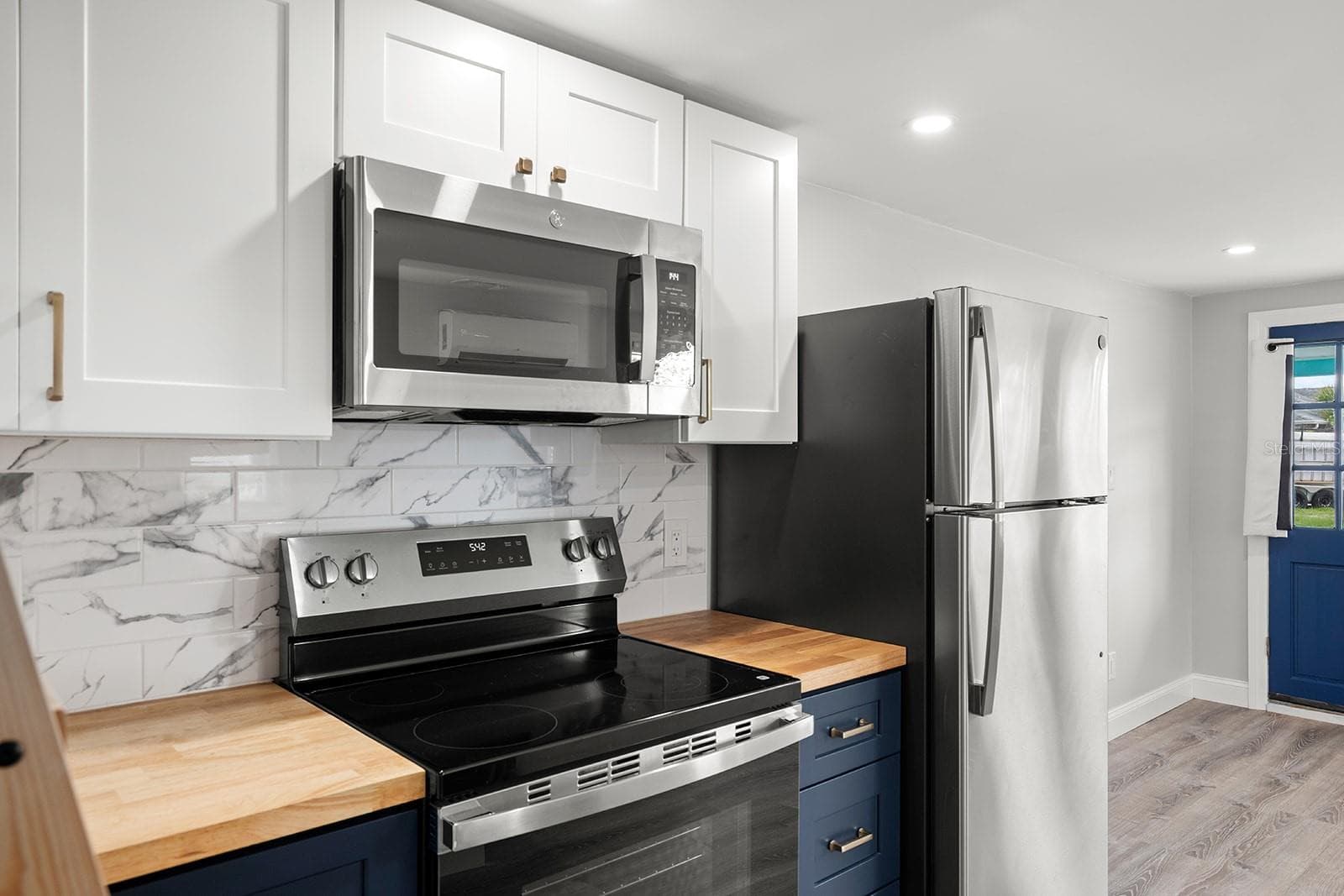 Triplex at 119 125TH AVE, TREASURE ISLAND, photo 5 of 32