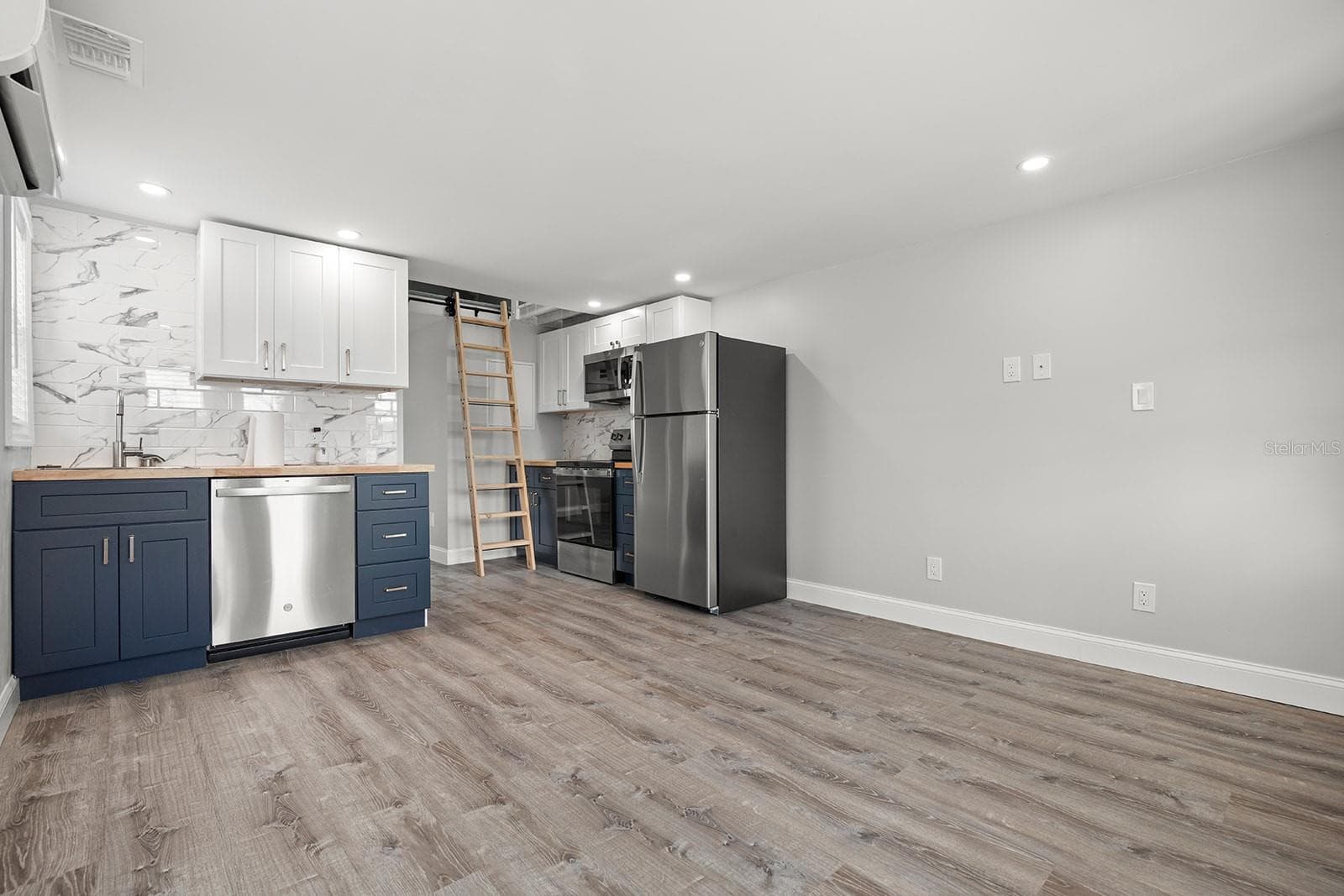 Triplex at 119 125TH AVE, TREASURE ISLAND, photo 6 of 32