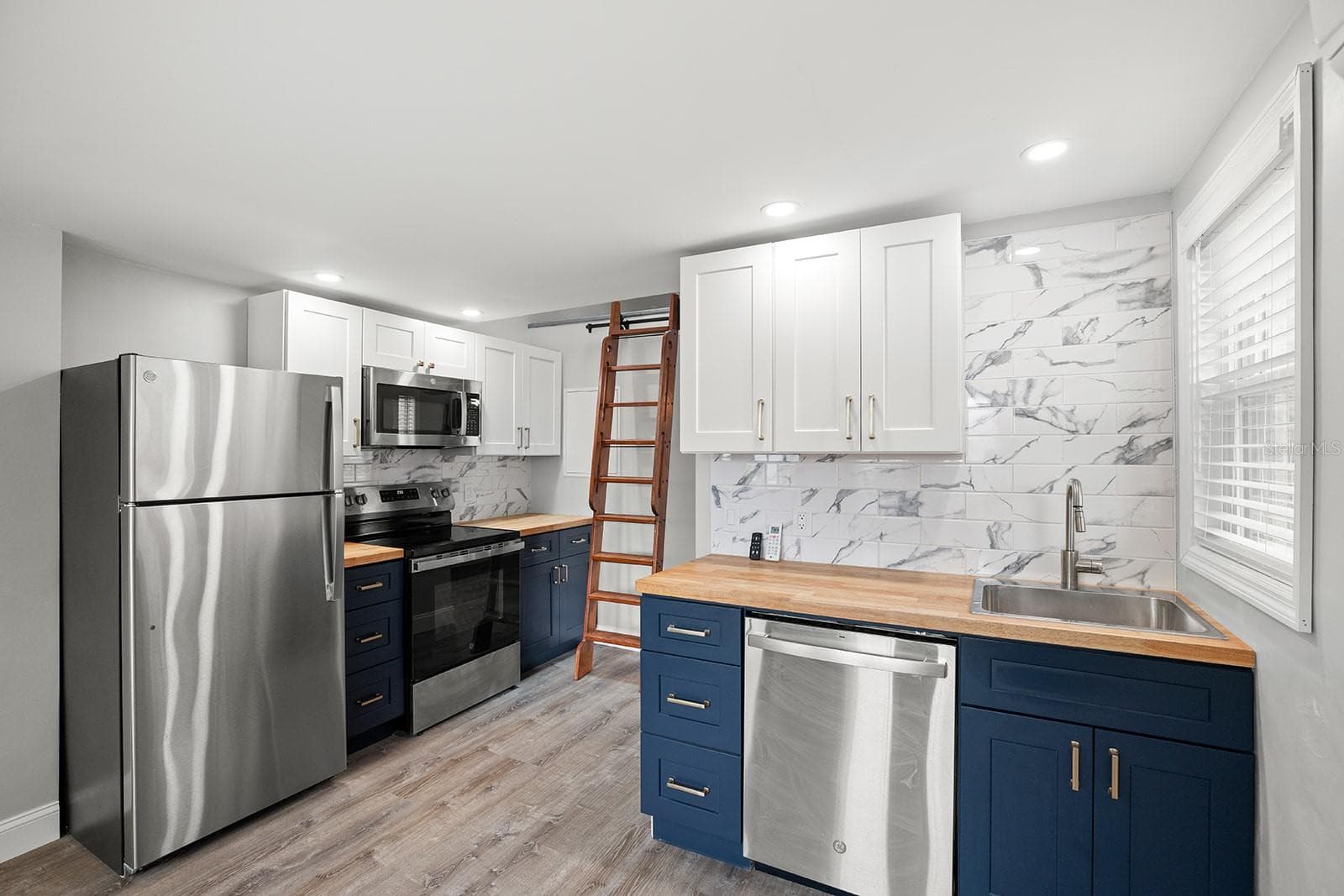 Triplex at 119 125TH AVE, TREASURE ISLAND, photo 14 of 32