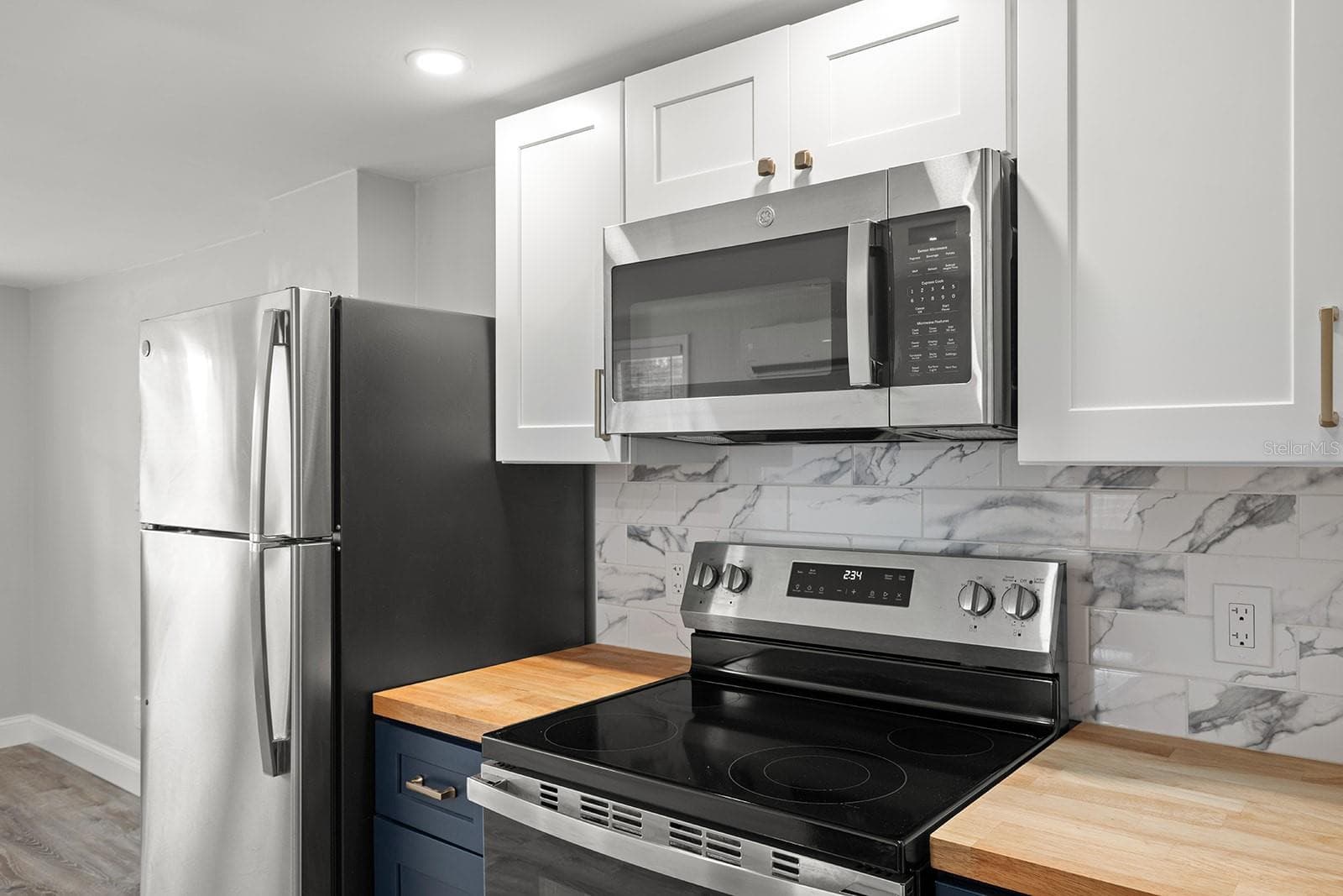 Triplex at 119 125TH AVE, TREASURE ISLAND, photo 16 of 32